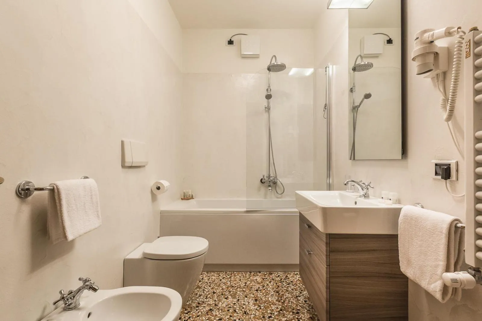Bathroom in Ca' del Monastero 4 Collection Apartment up to 8 Guests with Lift