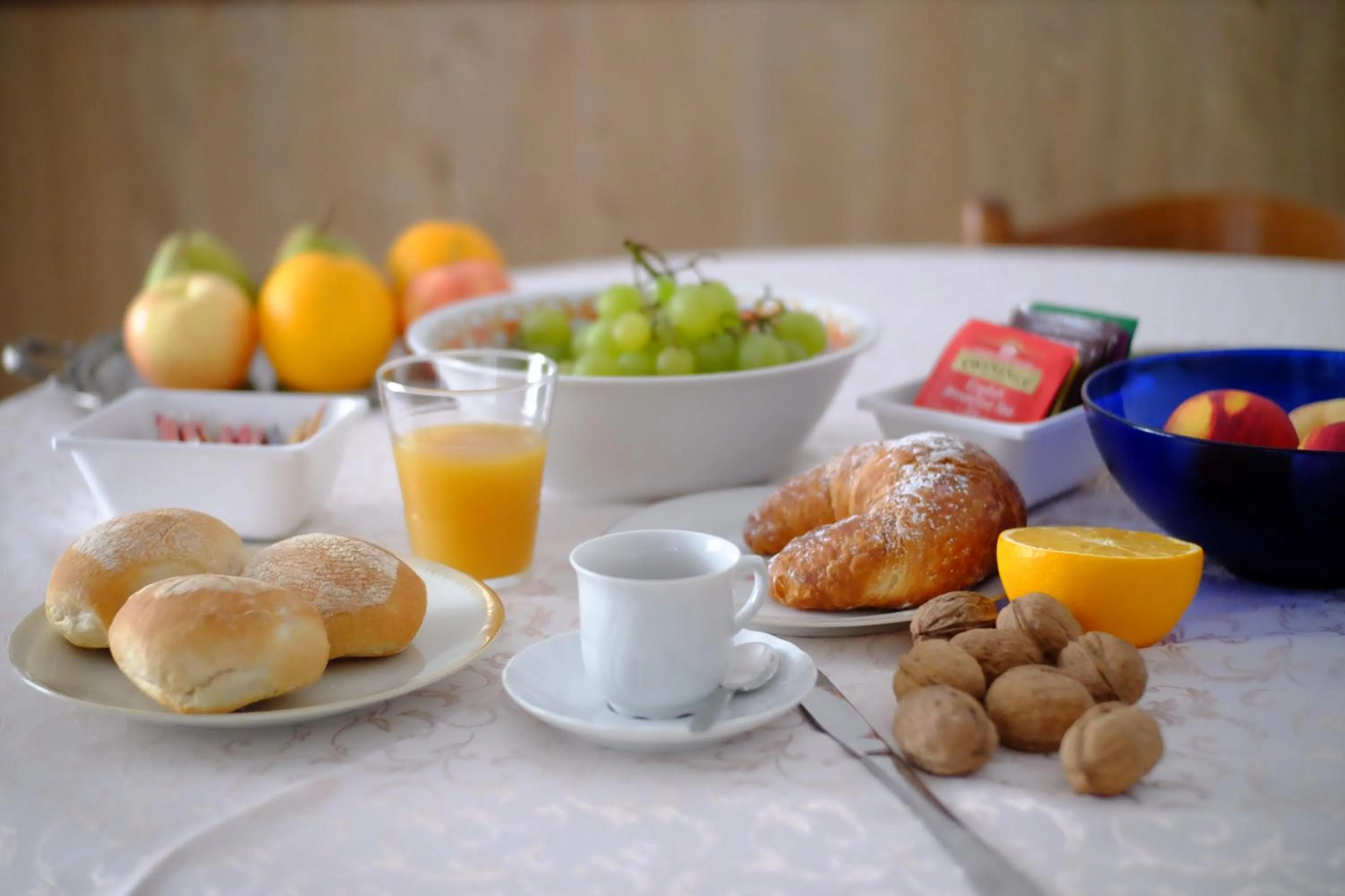 Food and drinks in La Scala Rho B&B