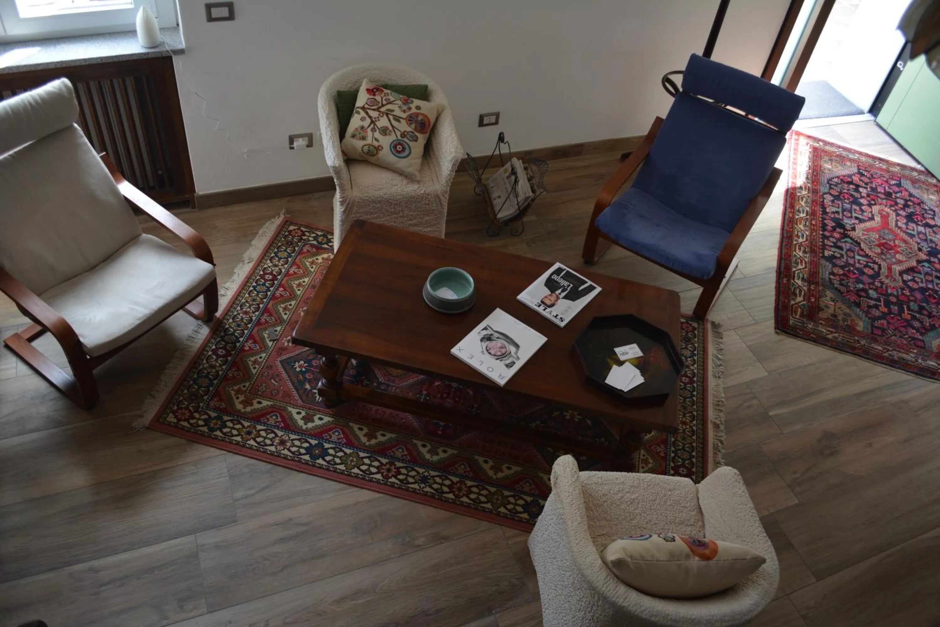 Communal lounge/ TV room in La Scala Rho B&B