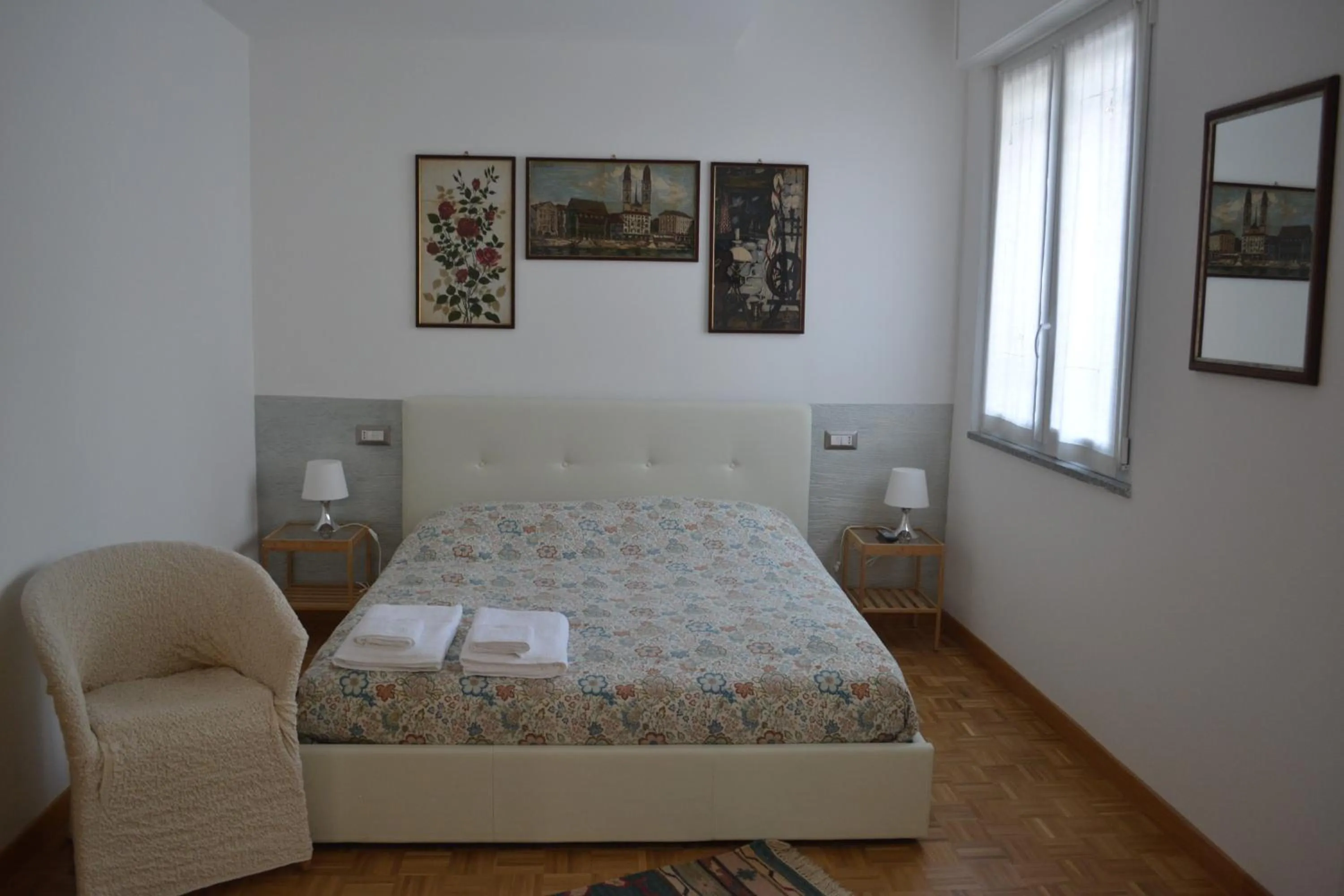Photo of the whole room in La Scala Rho B&B