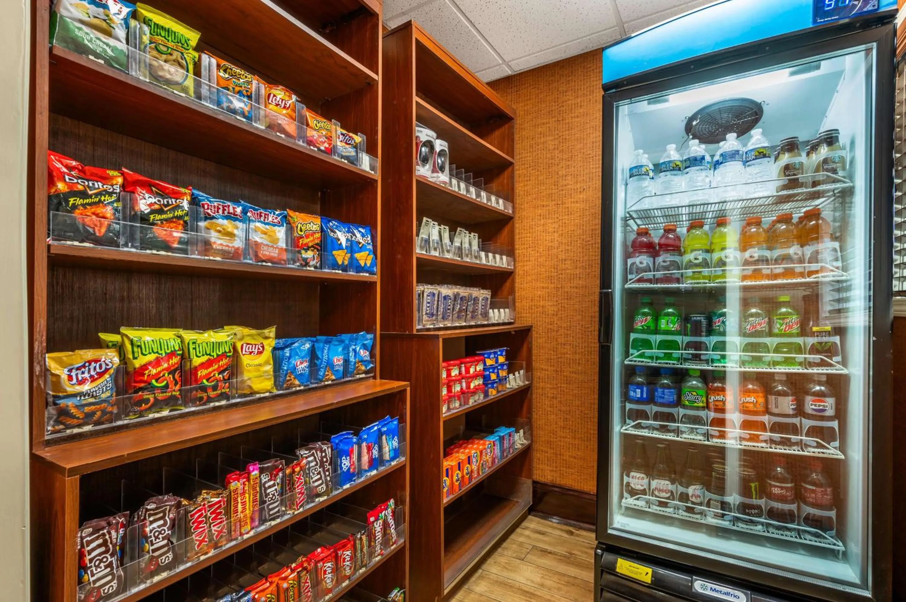 Property building in Best Western Plus Georgetown Corporate Center Hotel