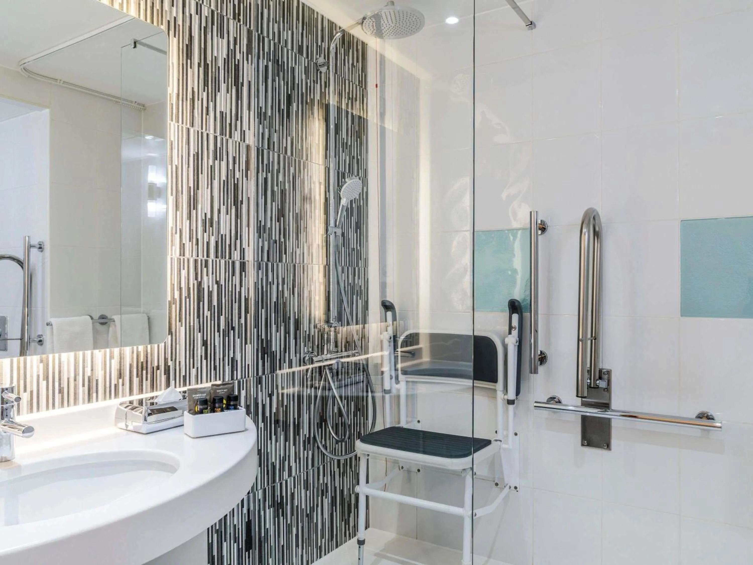 Bedroom in Novotel Edinburgh Park