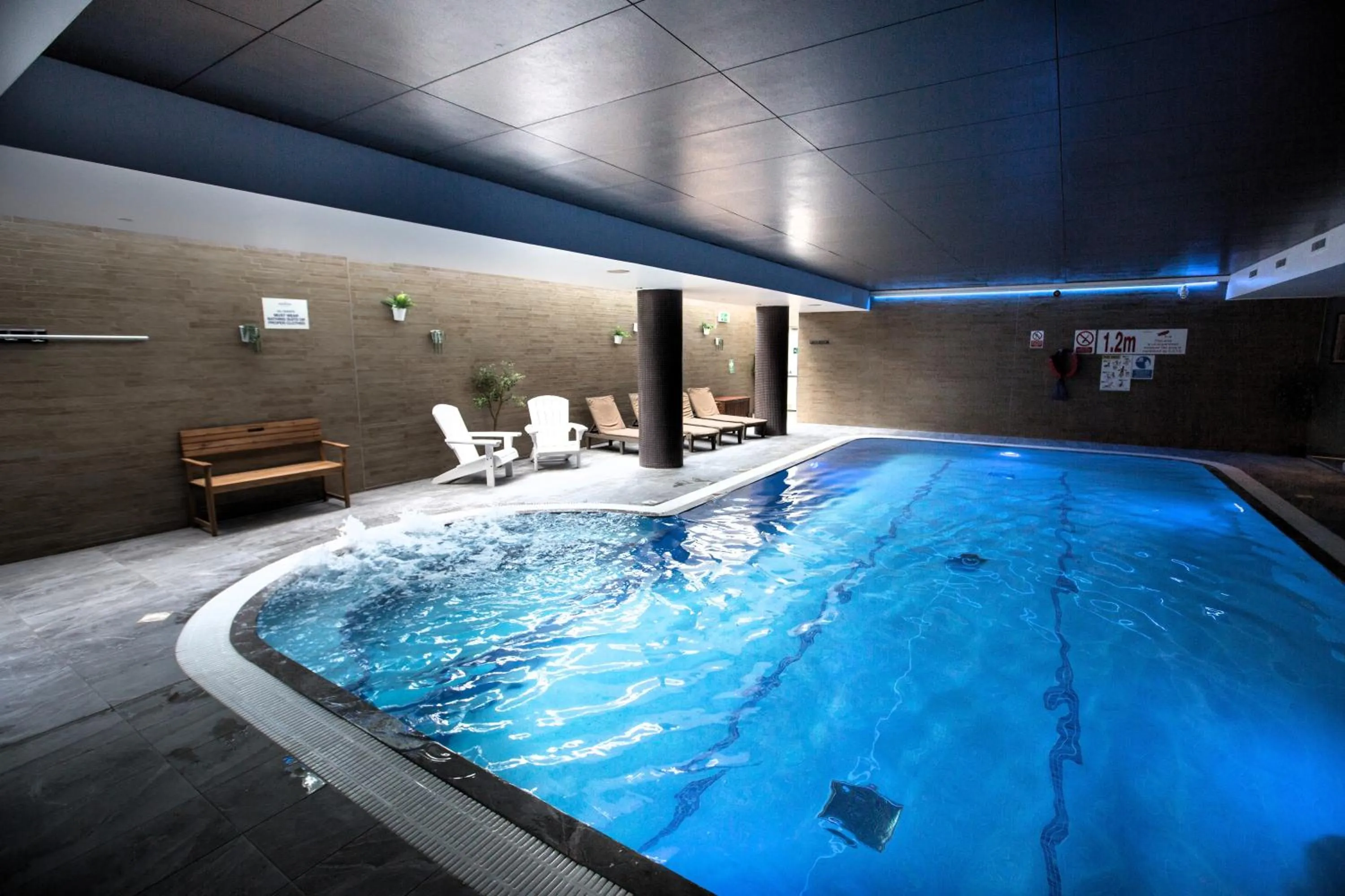 Swimming pool in Novotel Edinburgh Park