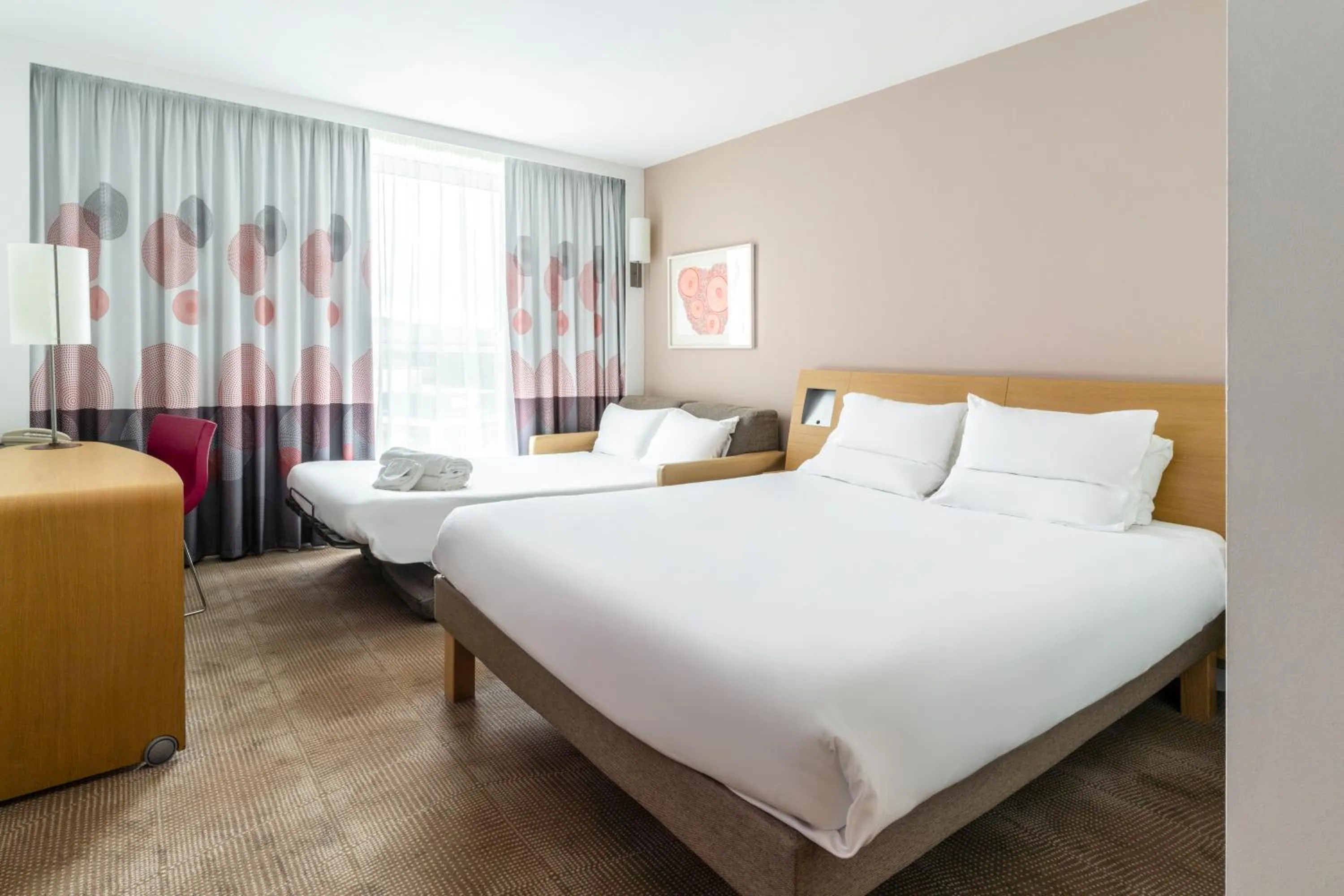 Bedroom, Bed in Novotel Edinburgh Park