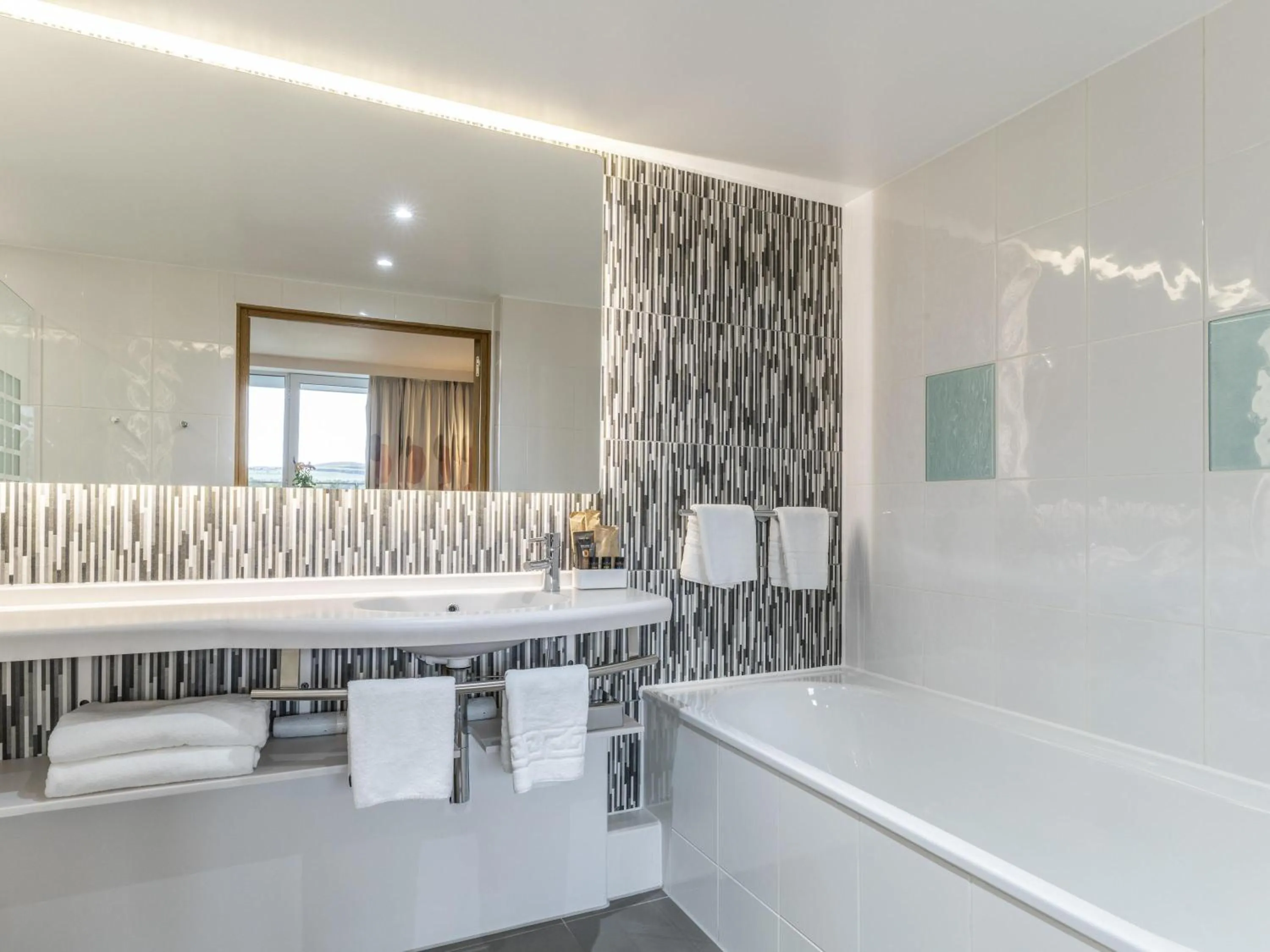 Bedroom in Novotel Edinburgh Park