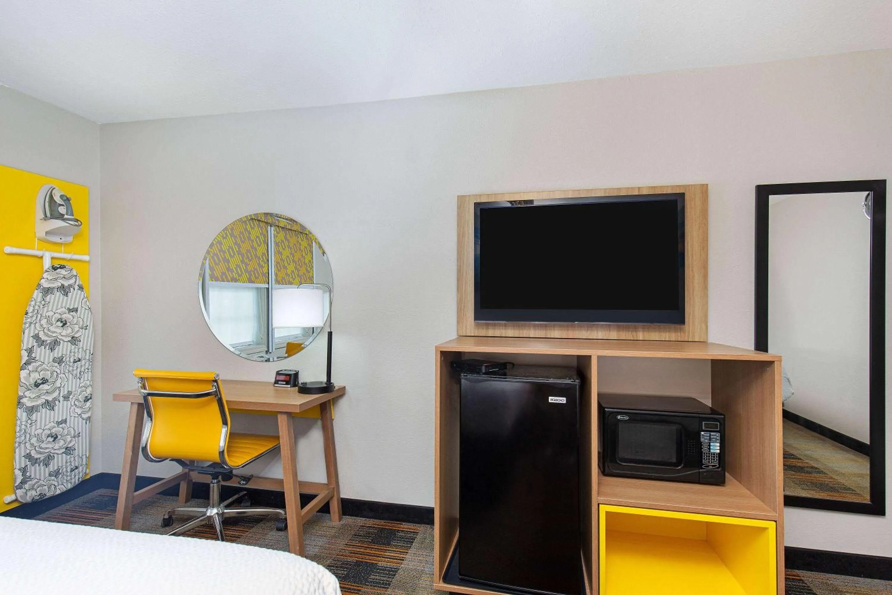 Photo of the whole room, Bed in Days Inn by Wyndham Holladay