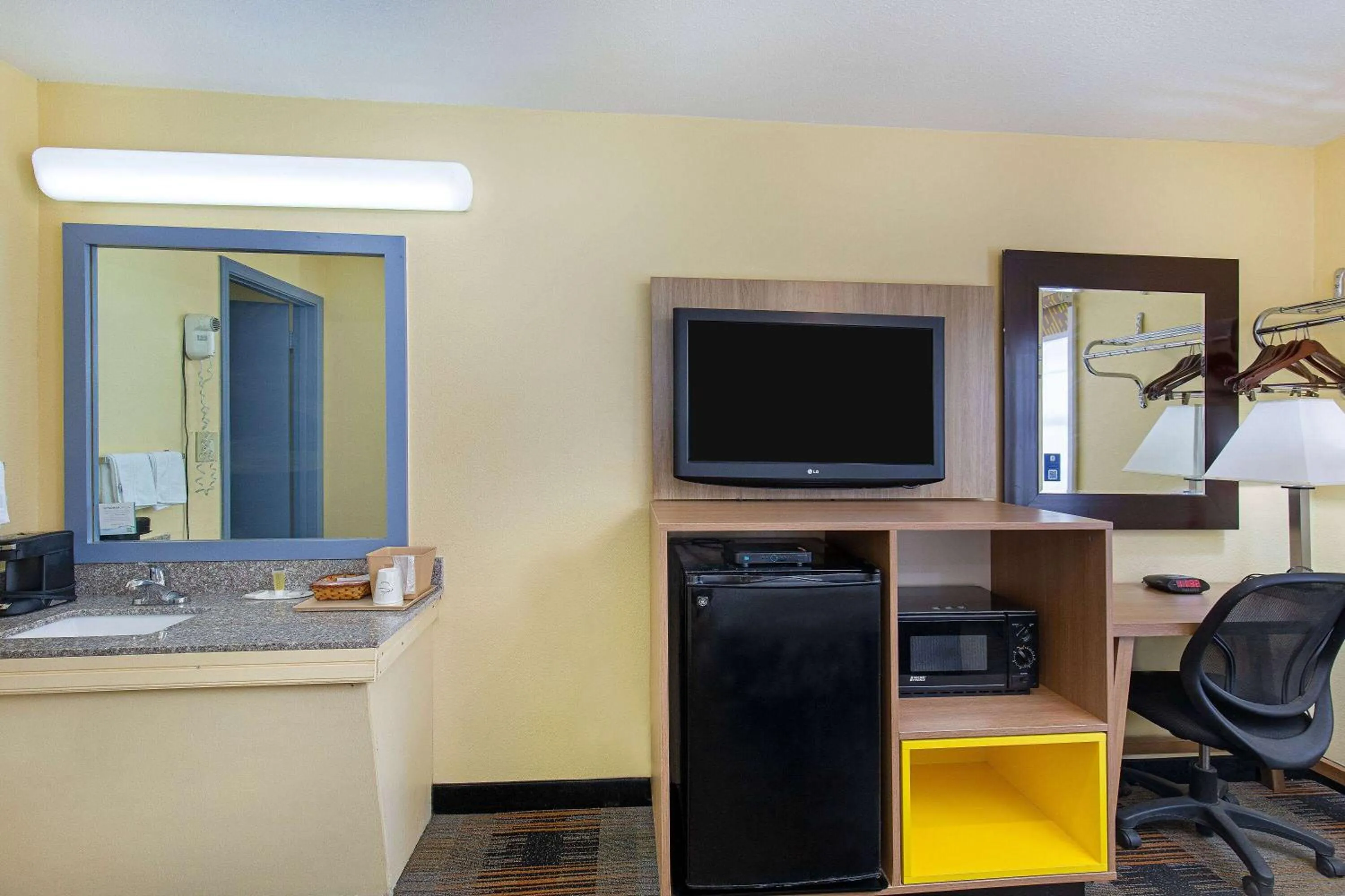 Photo of the whole room in Days Inn by Wyndham Holladay