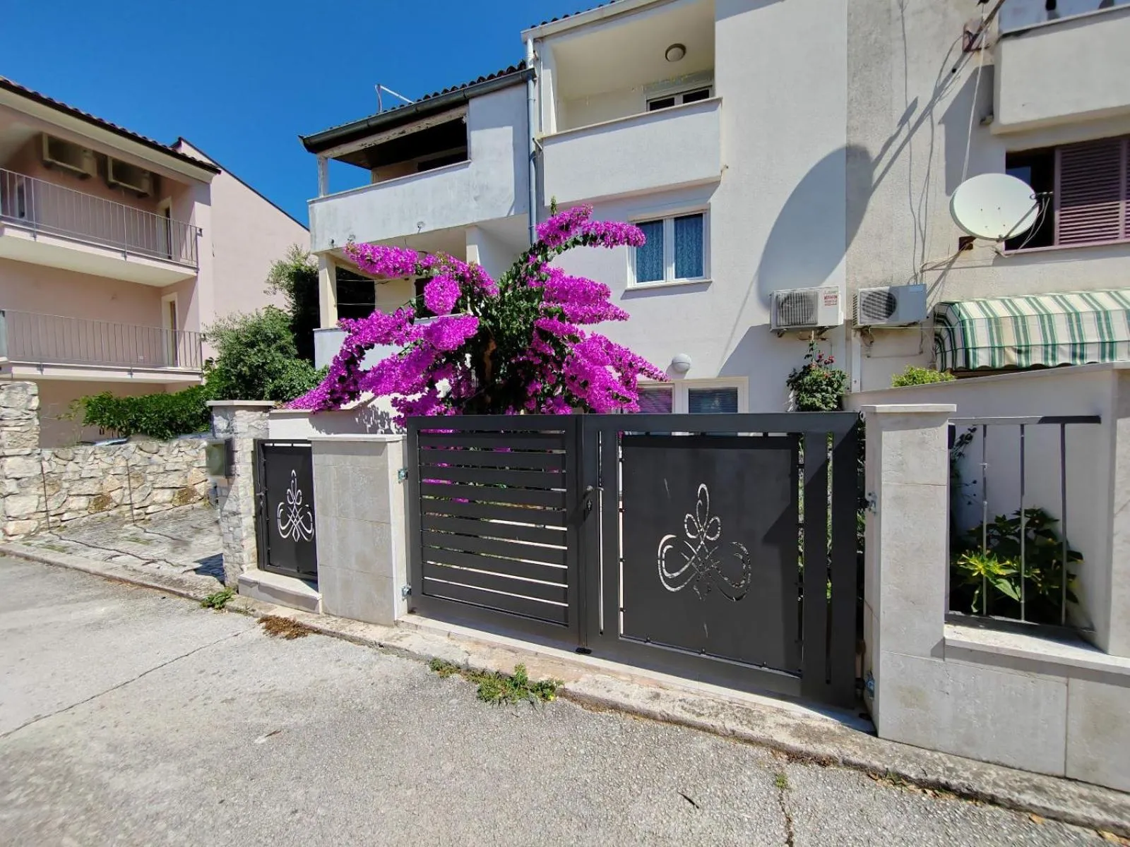 Property building in Studio City Garden
