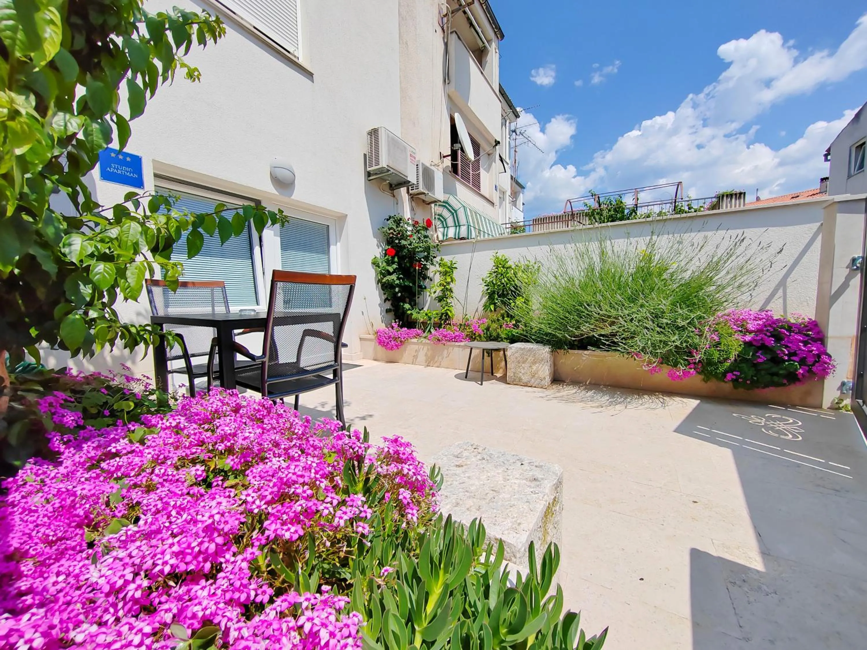 Property building in Studio City Garden