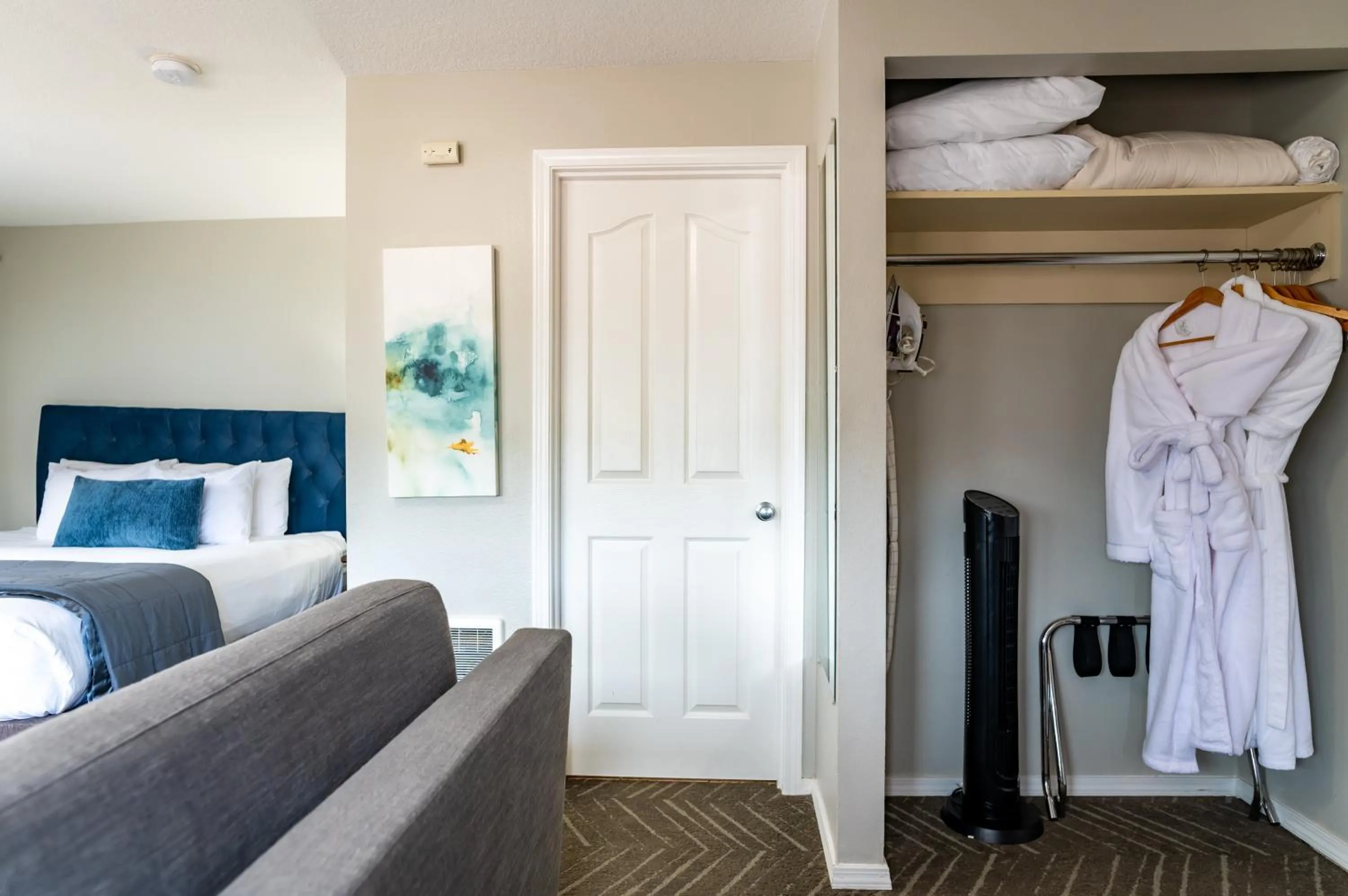 Bed in Inn at the Prom Oceanfront