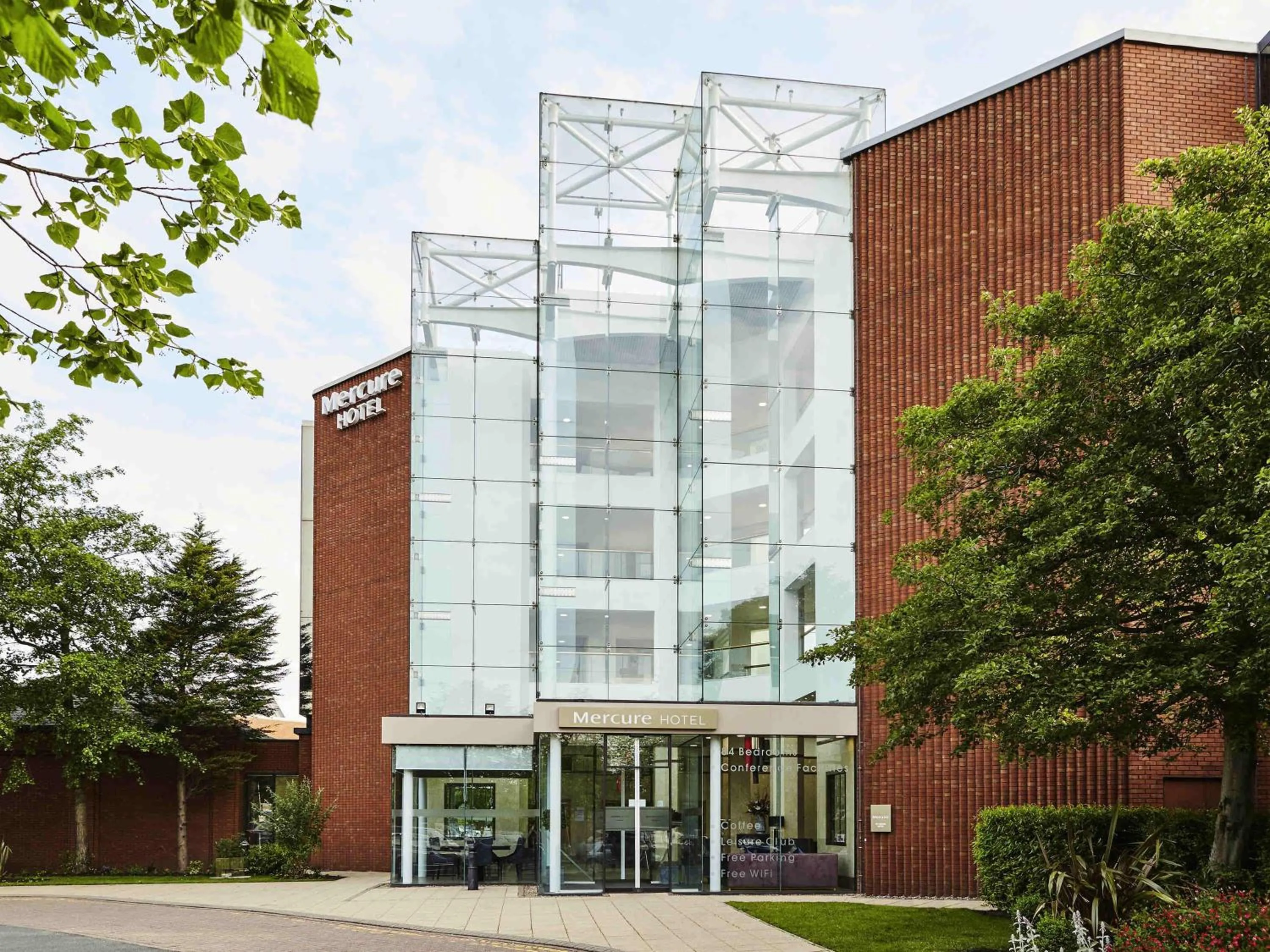 Property building in Mercure St Helens