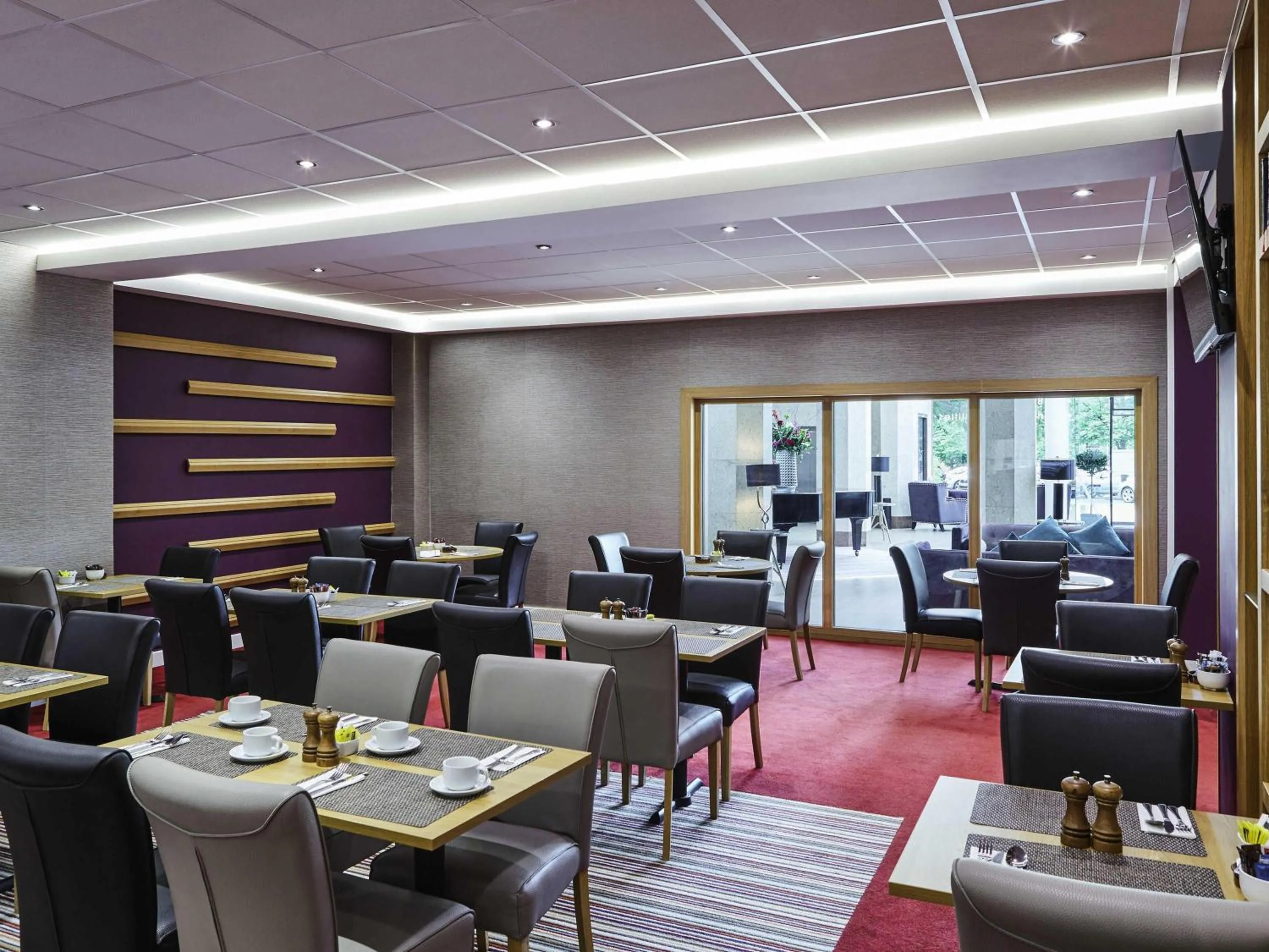 Restaurant/places to eat in Mercure St Helens
