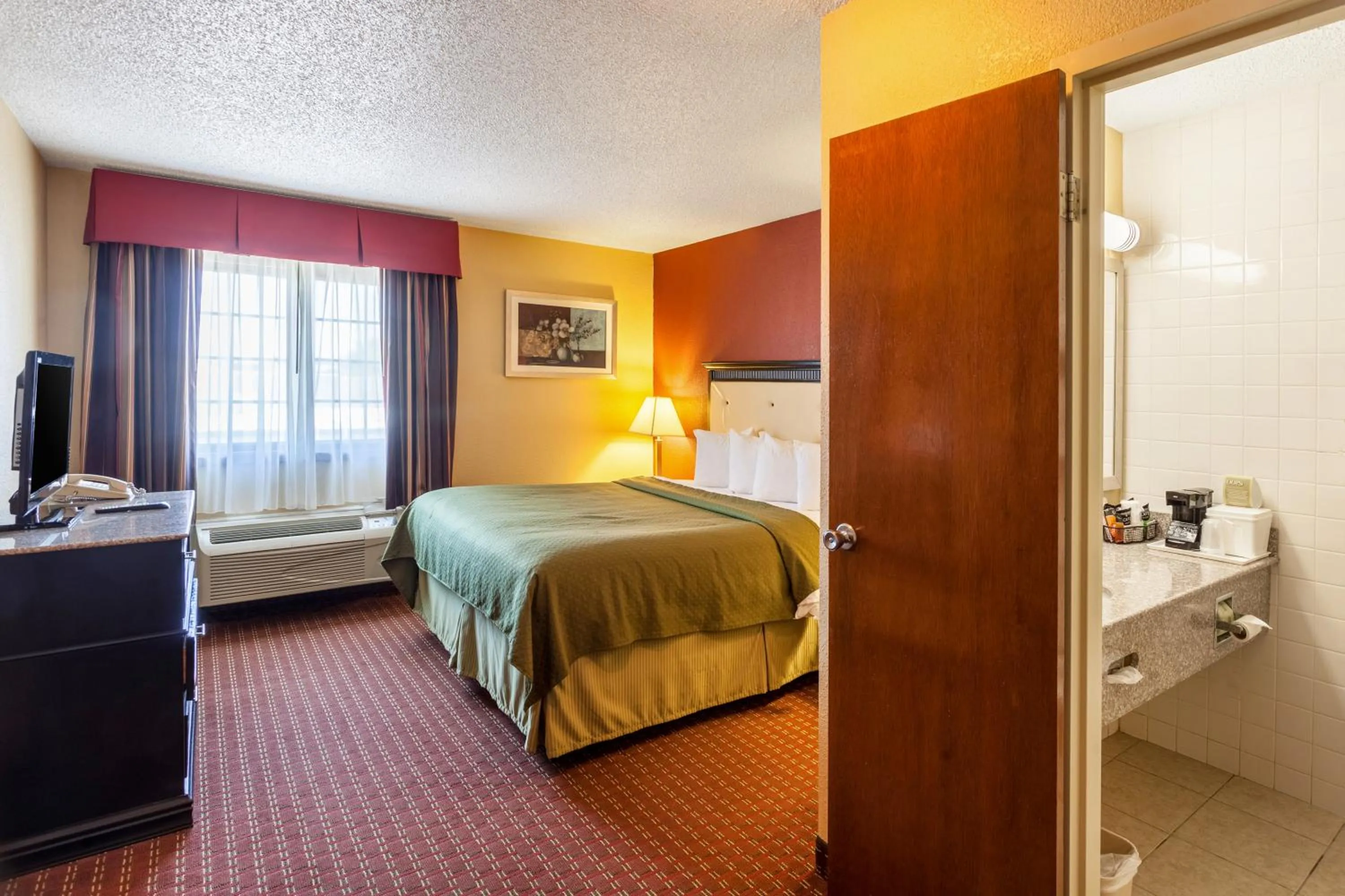 Bedroom, Bed in Quality Inn & Suites Lincoln South
