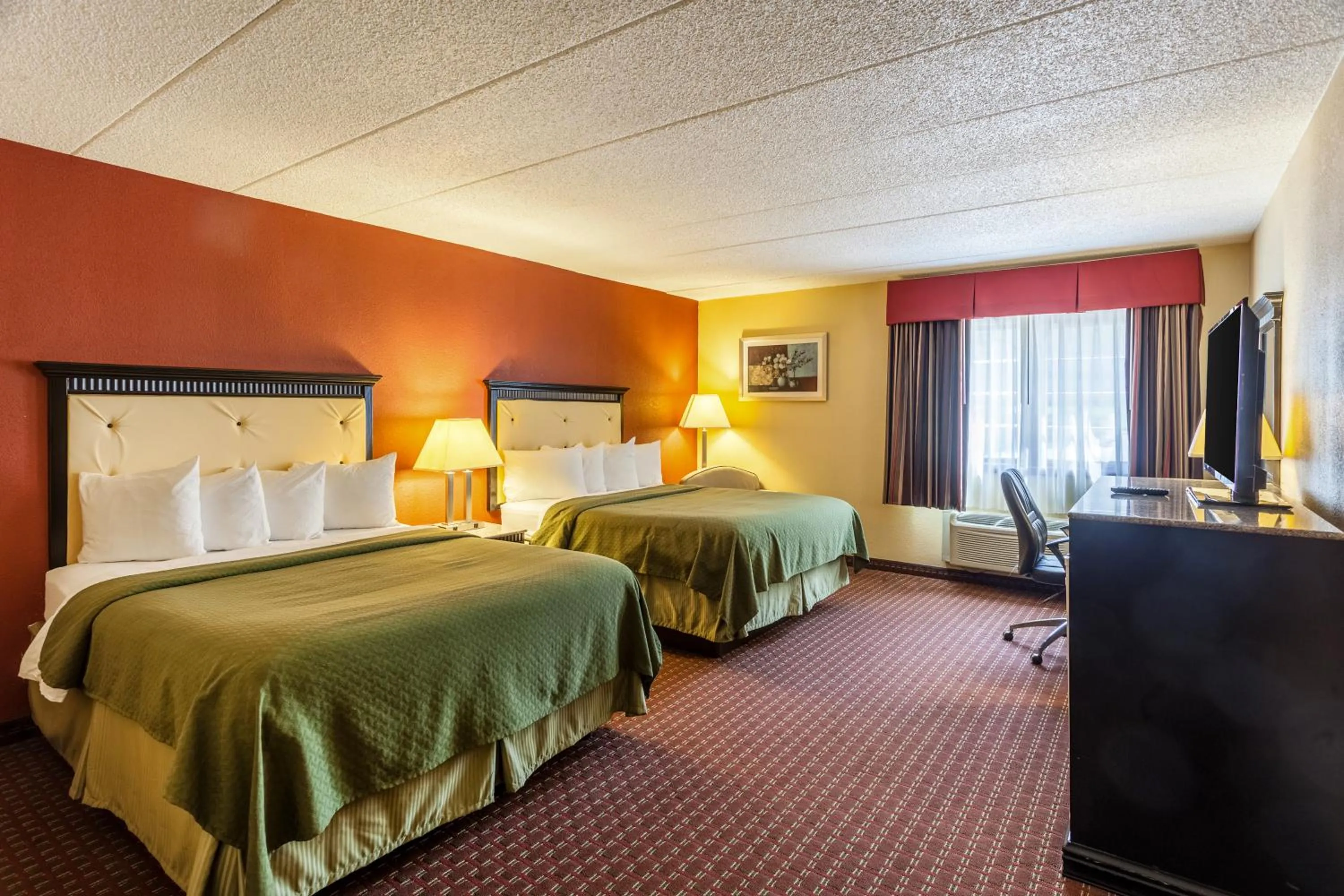 Bed in Quality Inn & Suites Lincoln South