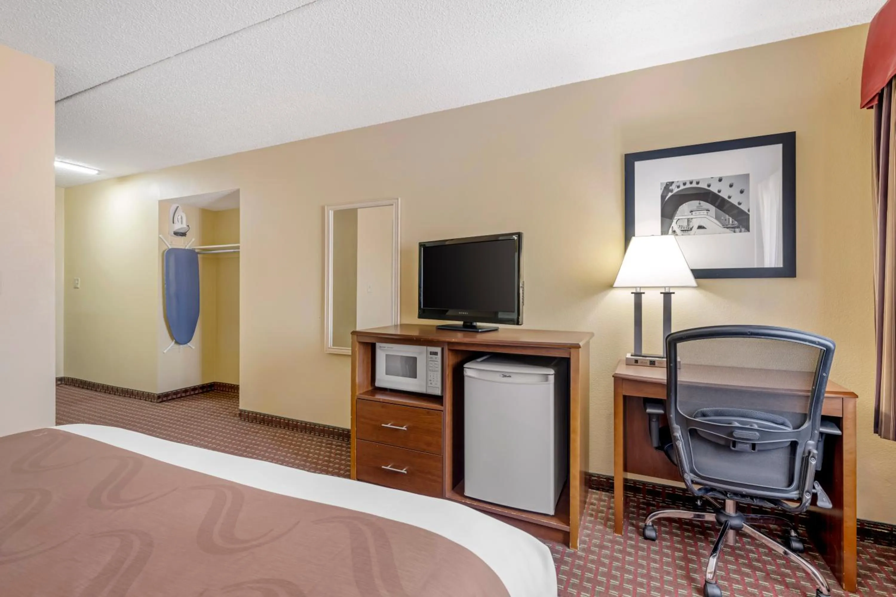 Bedroom, Bed in Quality Inn & Suites Lincoln South