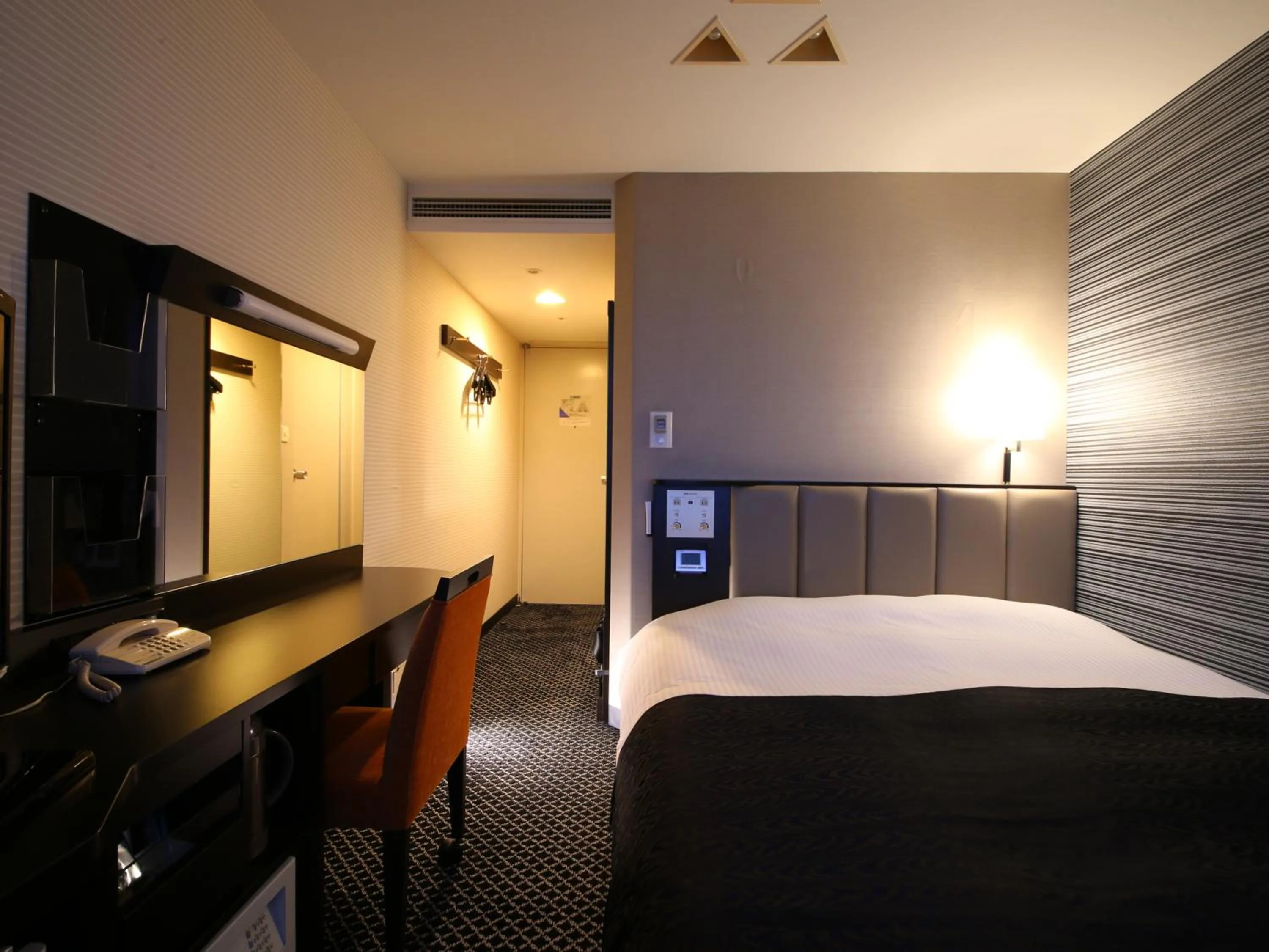 Photo of the whole room, Bed in APA Hotel & Resort Tokyo Bay Makuhari