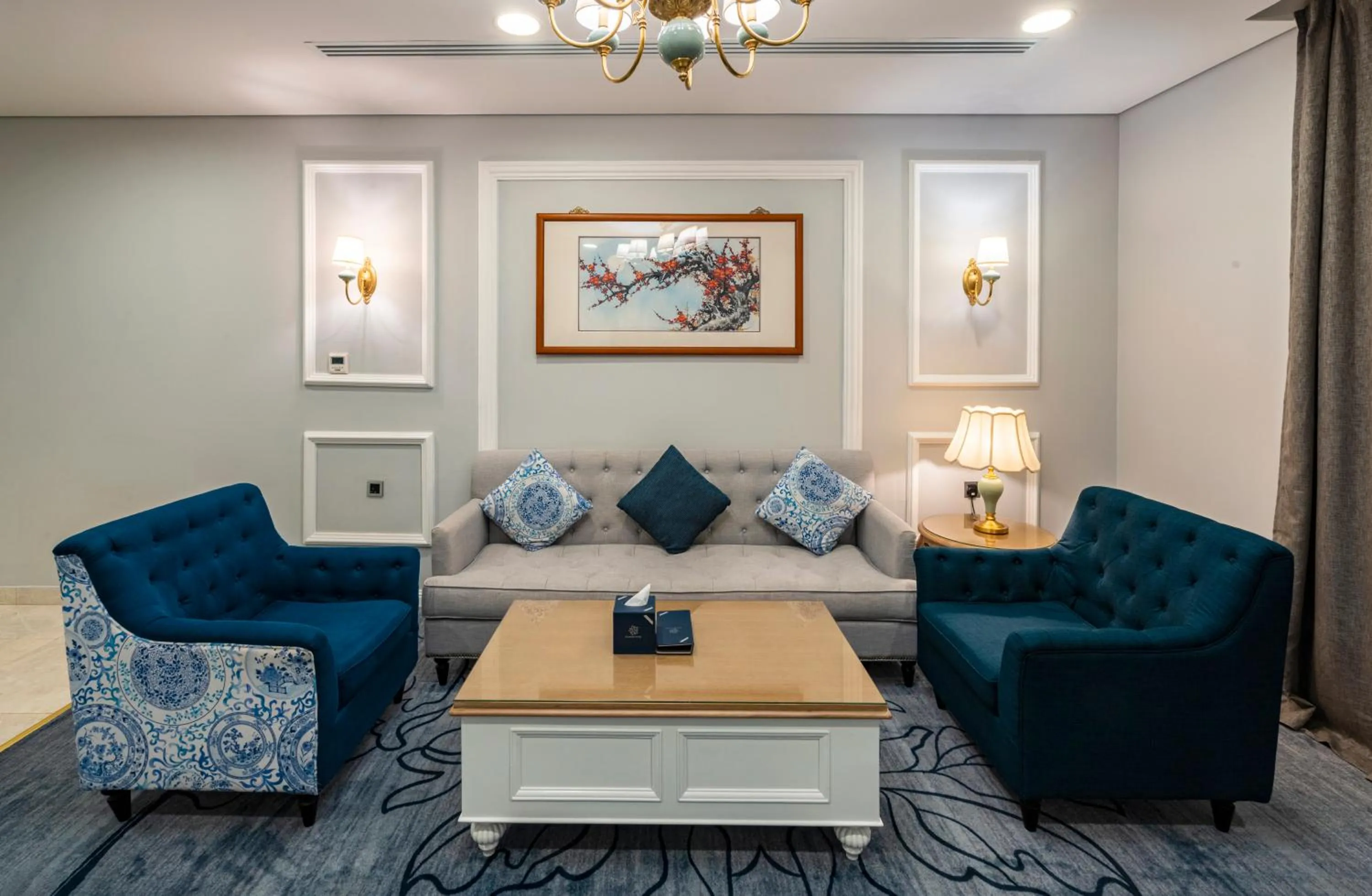 Communal lounge/ TV room in Gulanar Hotel