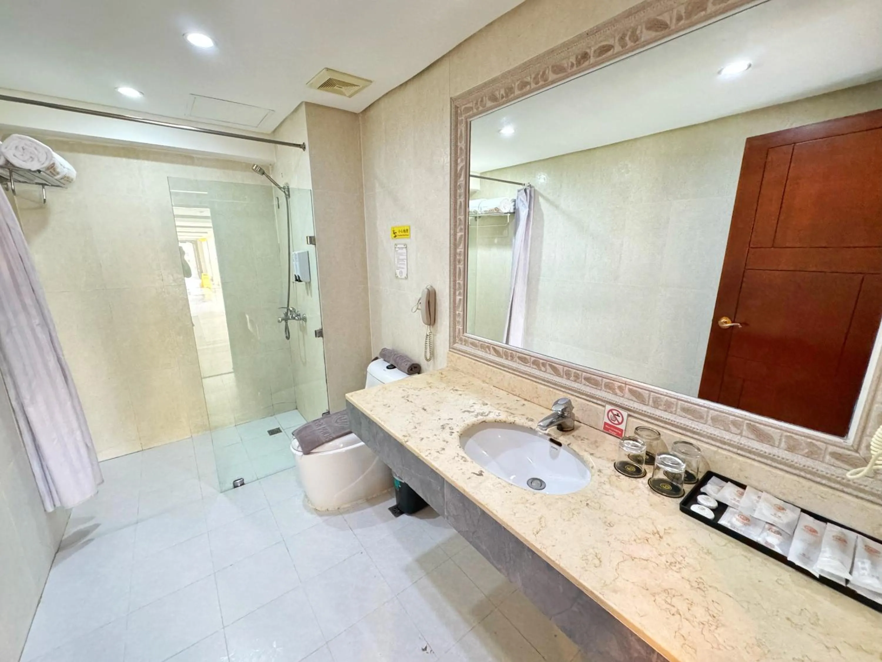 Shower in Golden Phoenix Hotel Boracay
