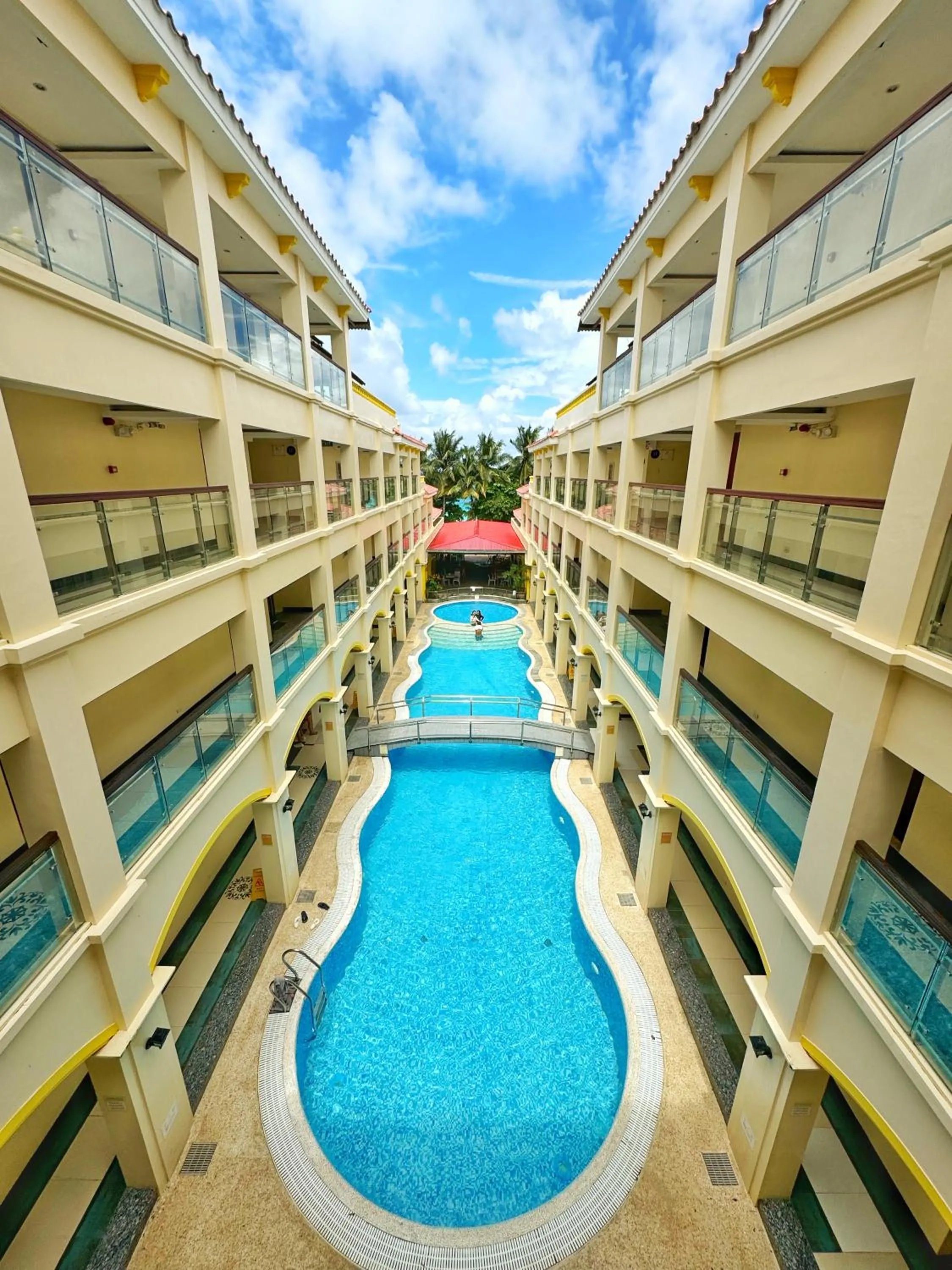 Swimming pool in Golden Phoenix Hotel Boracay