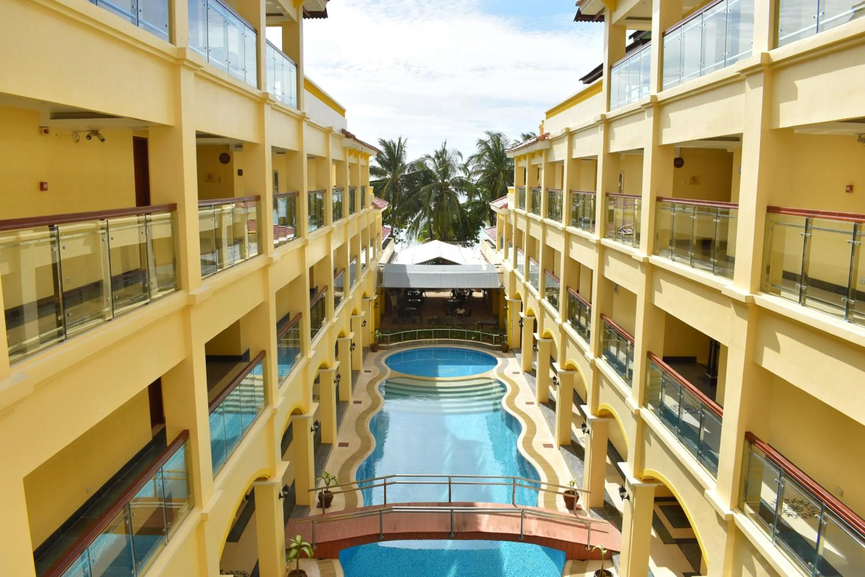Swimming pool in Golden Phoenix Hotel Boracay