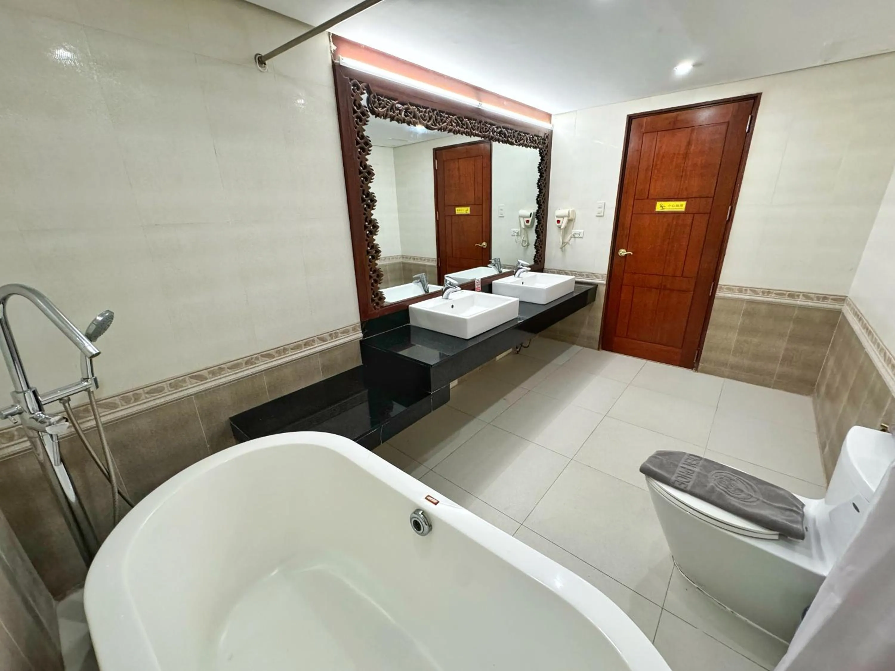 Shower in Golden Phoenix Hotel Boracay