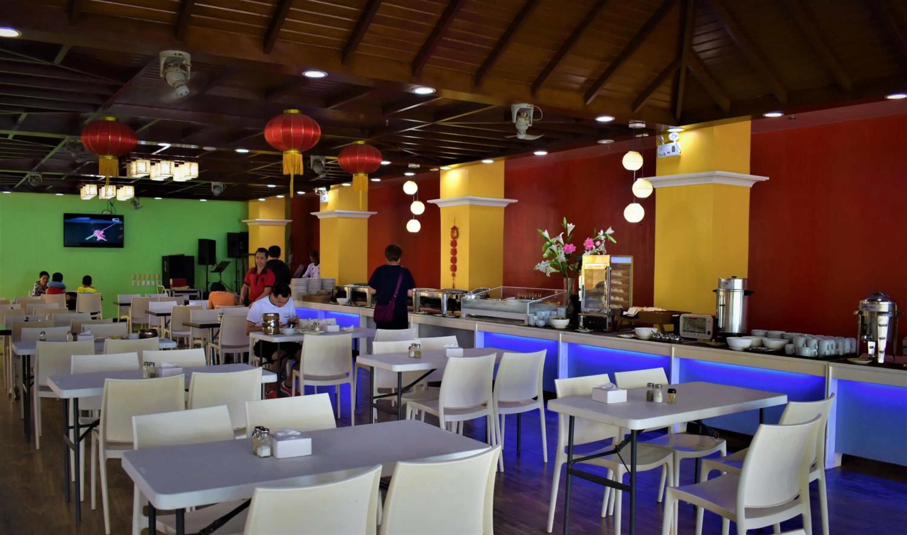 Restaurant/places to eat in Golden Phoenix Hotel Boracay