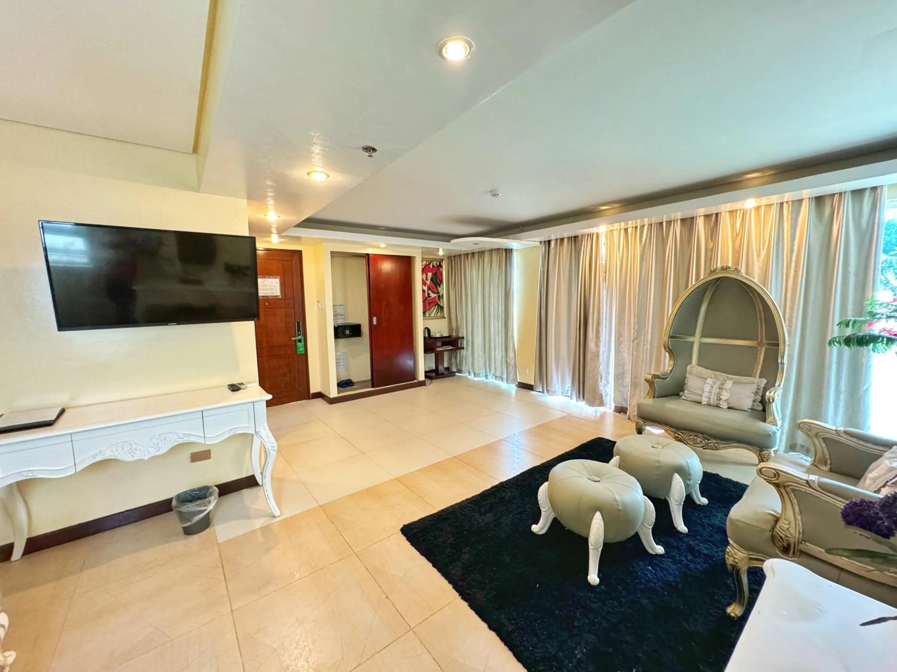 TV and multimedia in Golden Phoenix Hotel Boracay