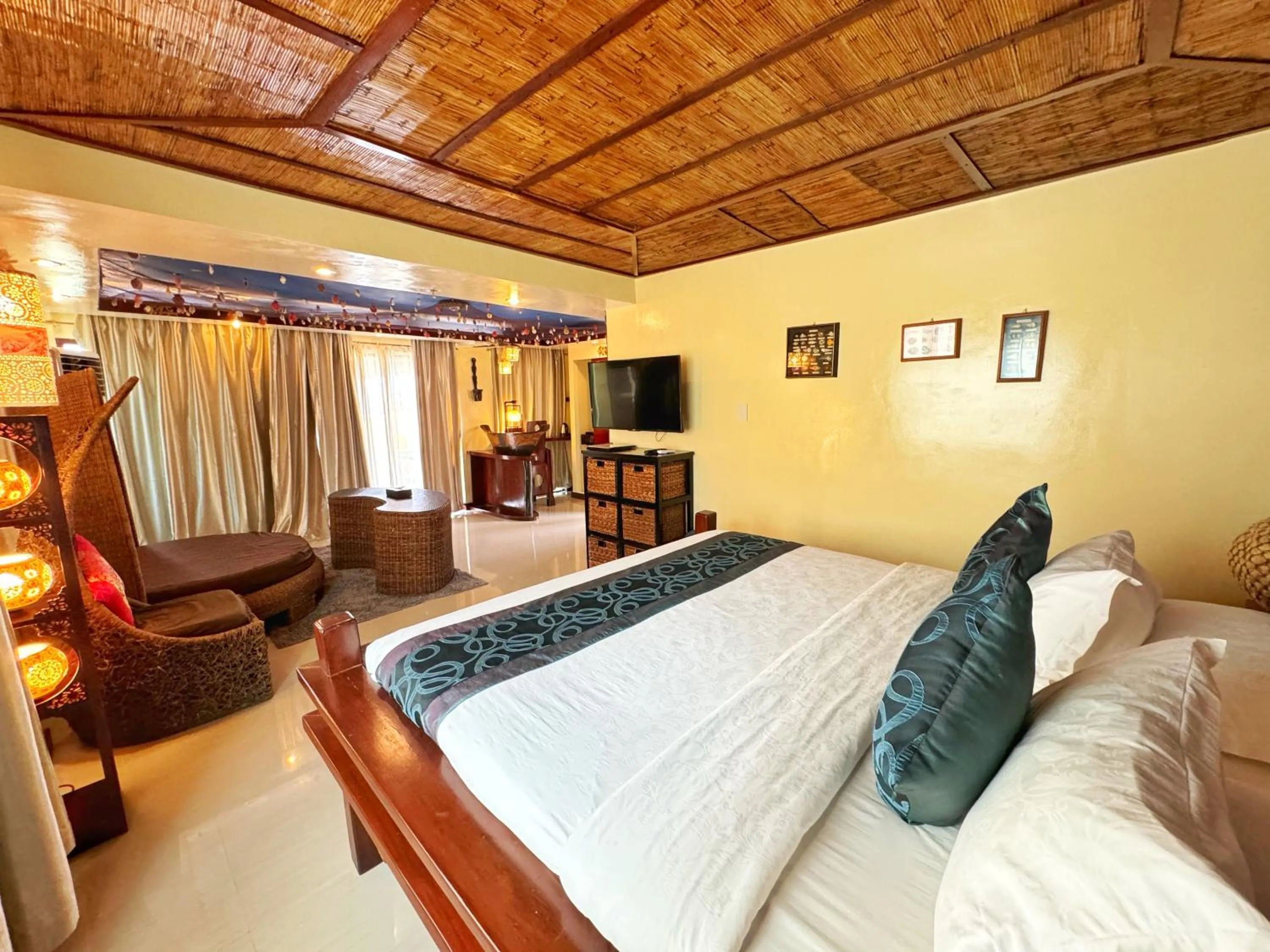 Bed in Golden Phoenix Hotel Boracay