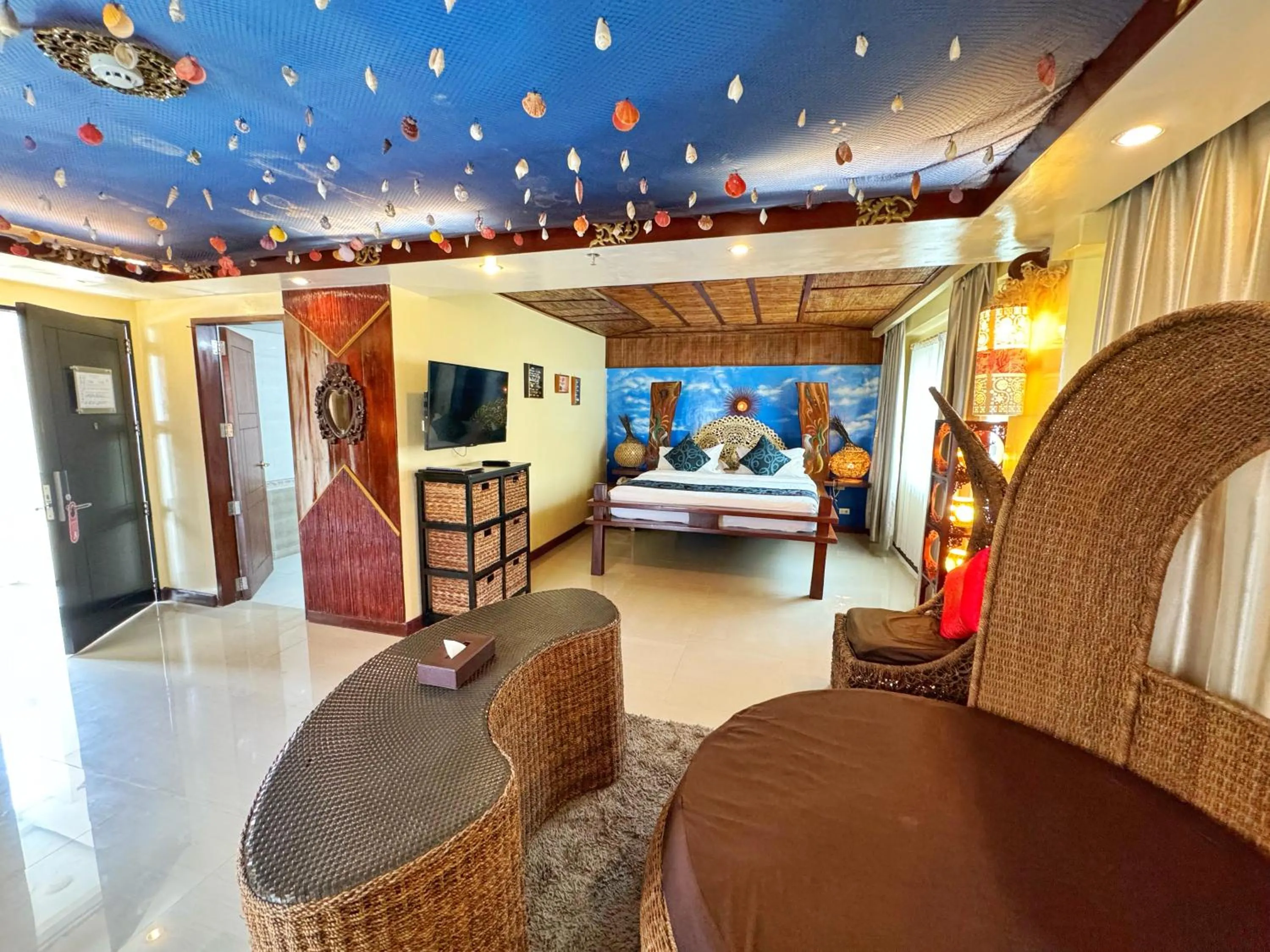 Bed in Golden Phoenix Hotel Boracay