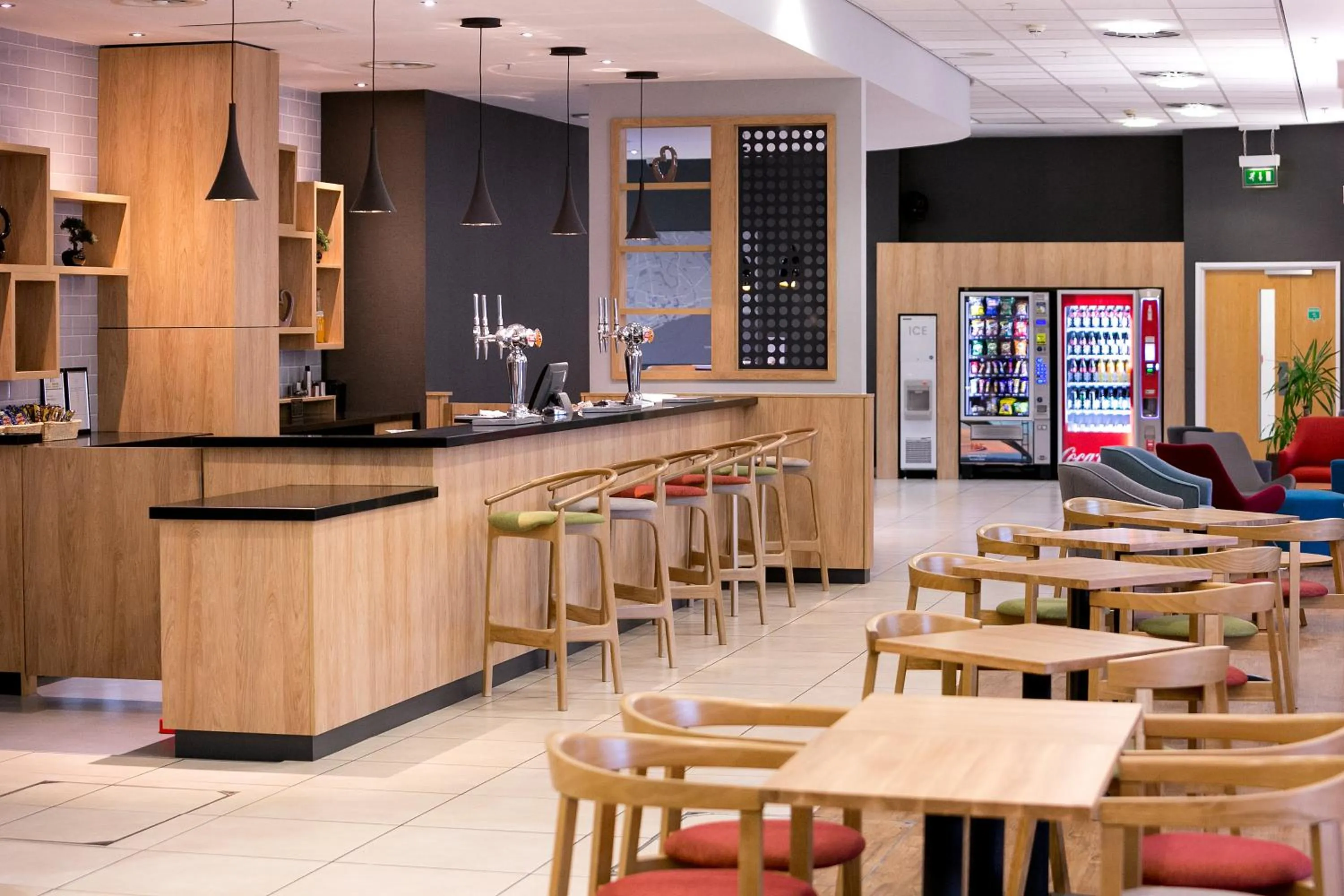 Lounge or bar in Holiday Inn Express Hull City Centre by IHG