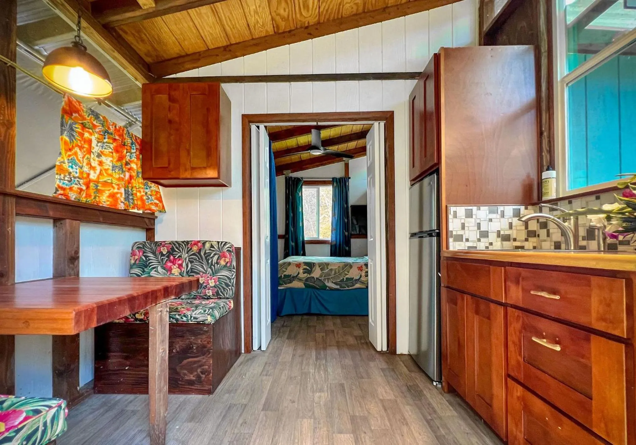 Kitchen or kitchenette, Bed in Hawaiian Sanctuary Eco Retreat Center