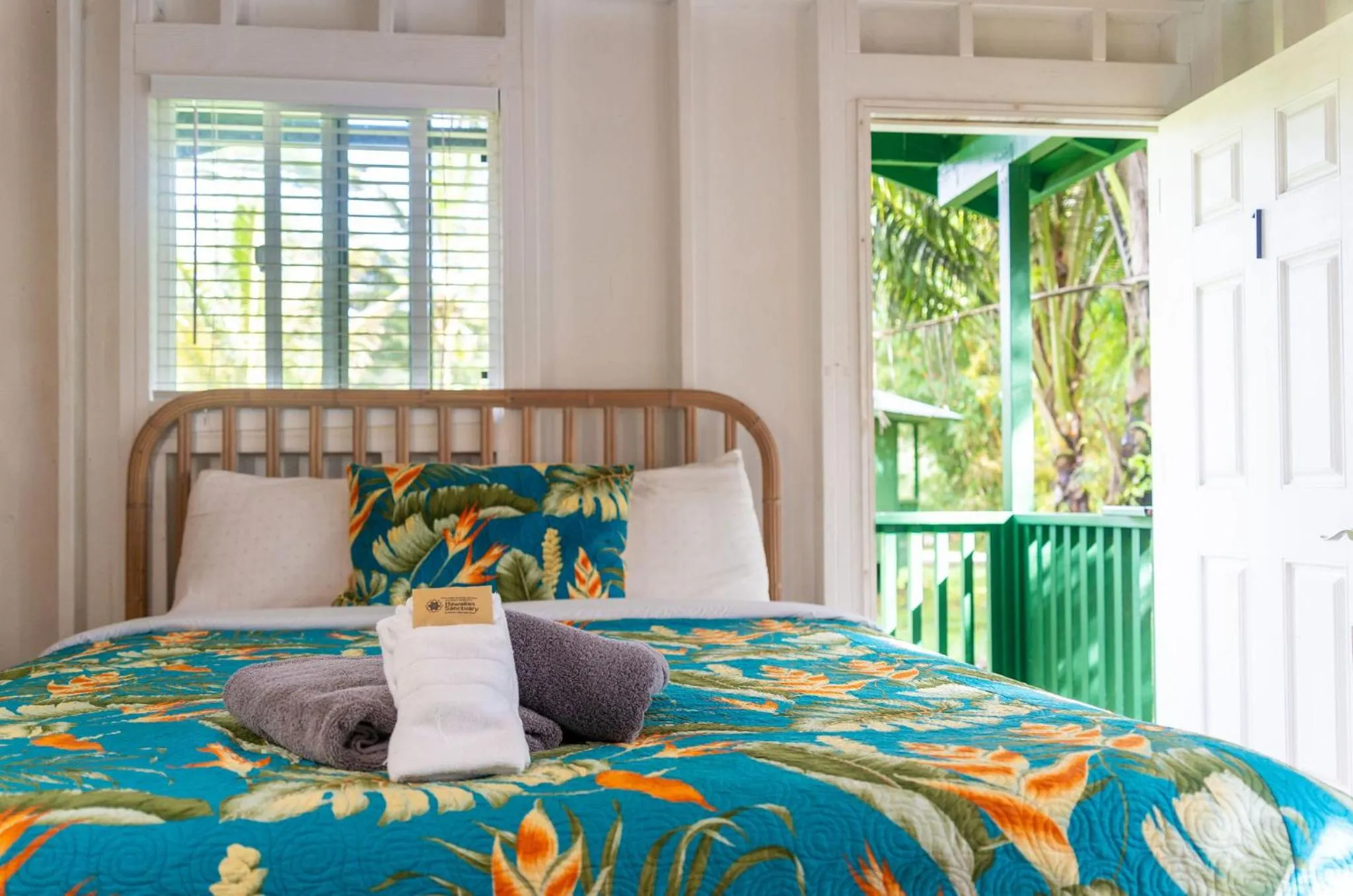 Bed in Hawaiian Sanctuary Eco Retreat Center