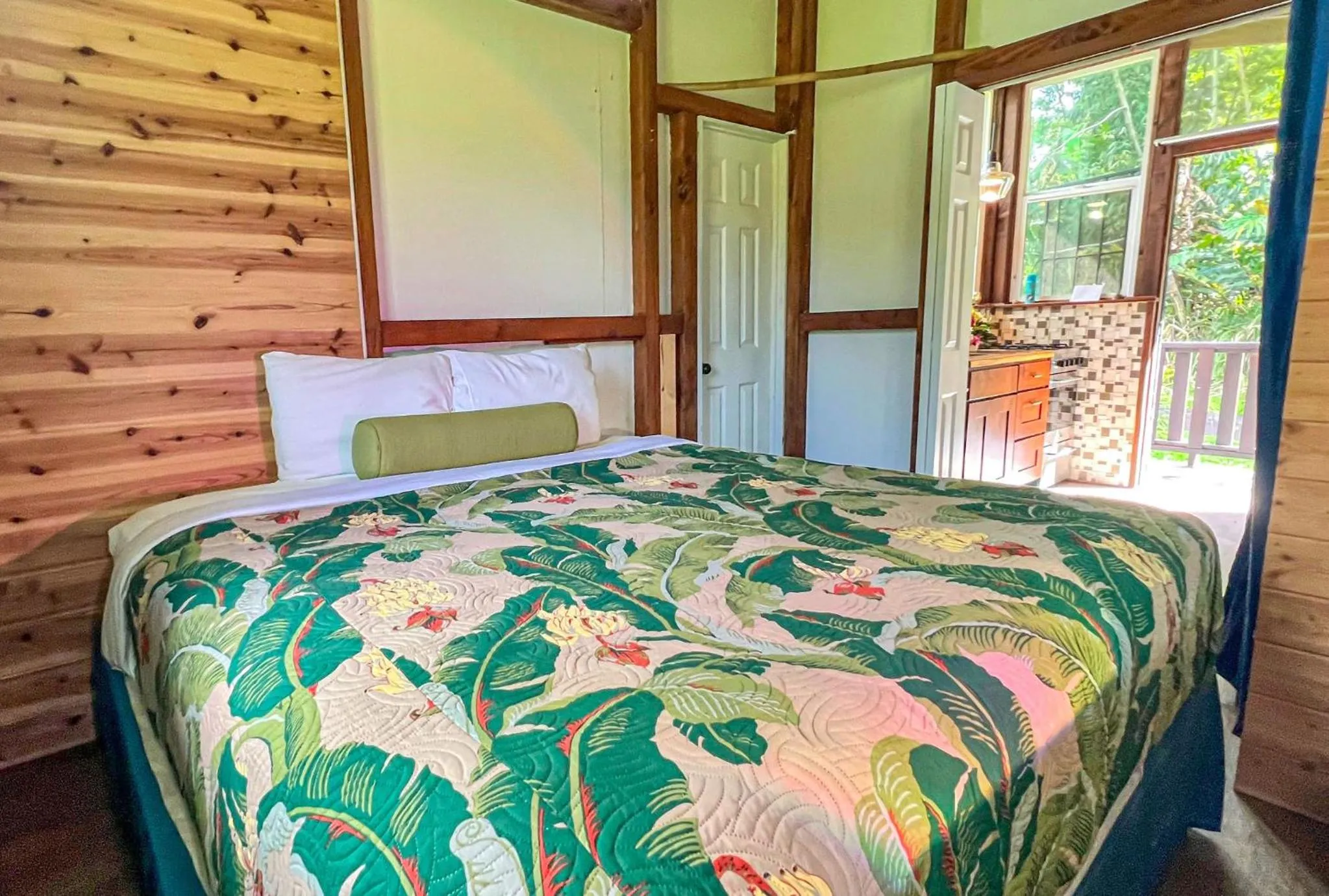 Bedroom, Bed in Hawaiian Sanctuary Eco Retreat Center