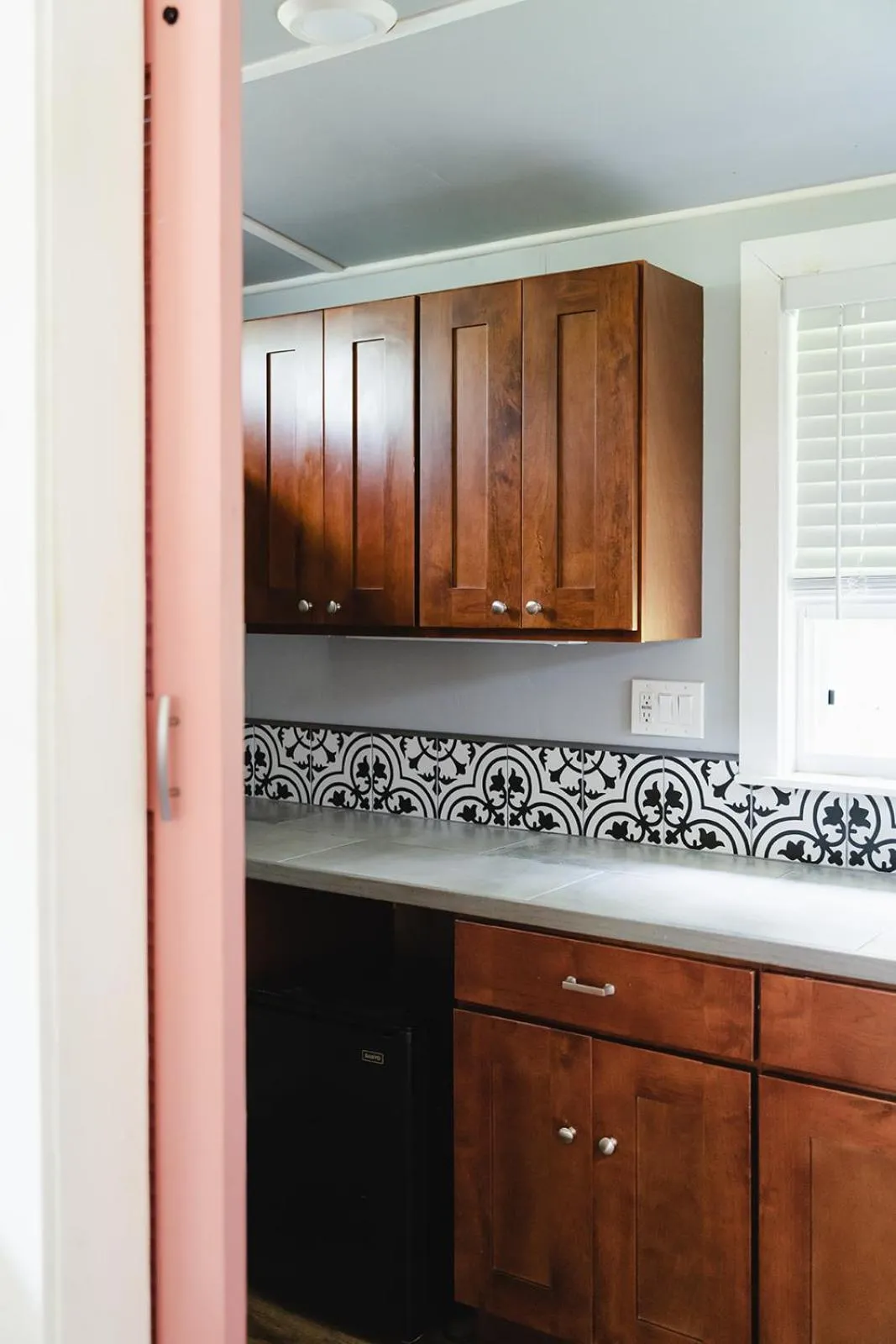 Kitchen or kitchenette in Hawaiian Sanctuary Eco Retreat Center
