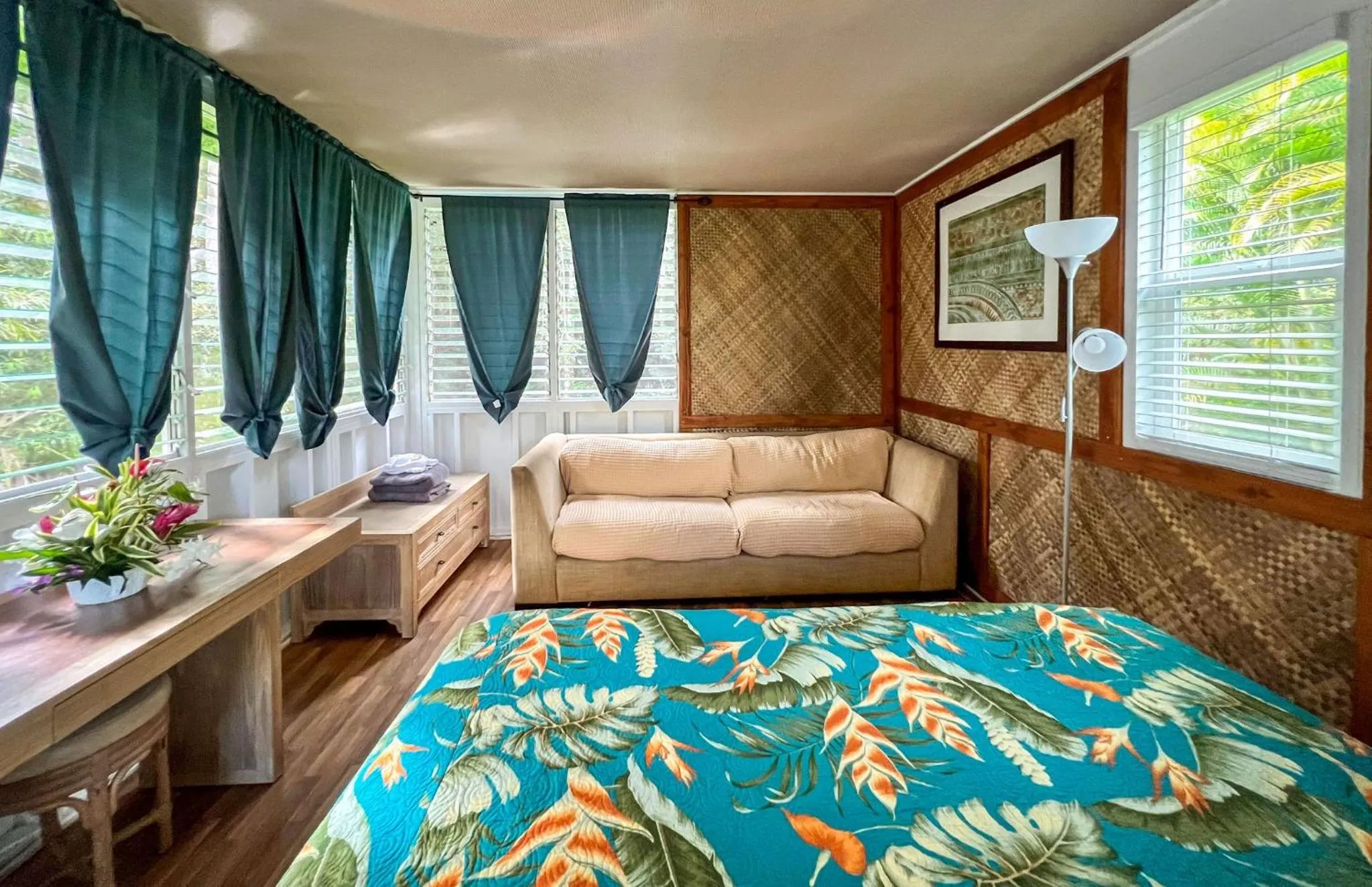 Photo of the whole room, Bed in Hawaiian Sanctuary Eco Retreat Center