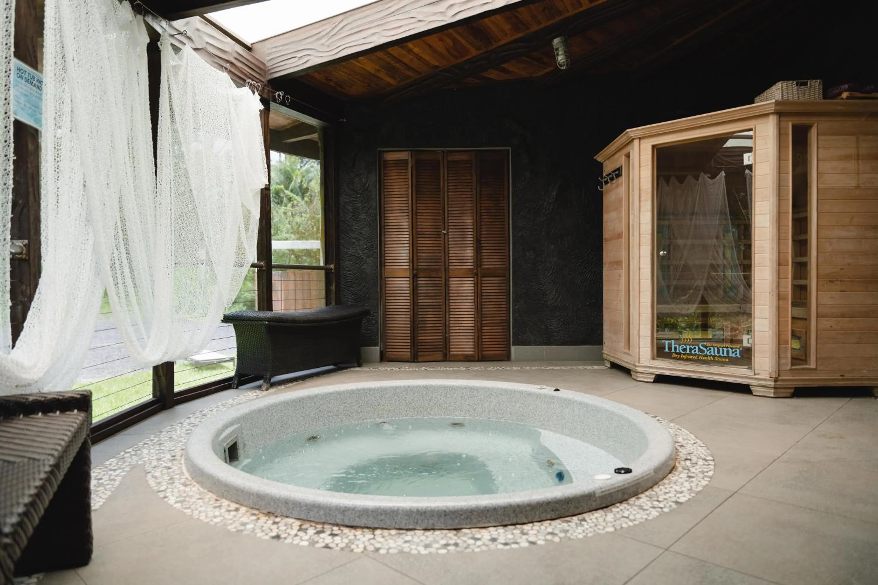 Hot Tub in Hawaiian Sanctuary Eco Retreat Center