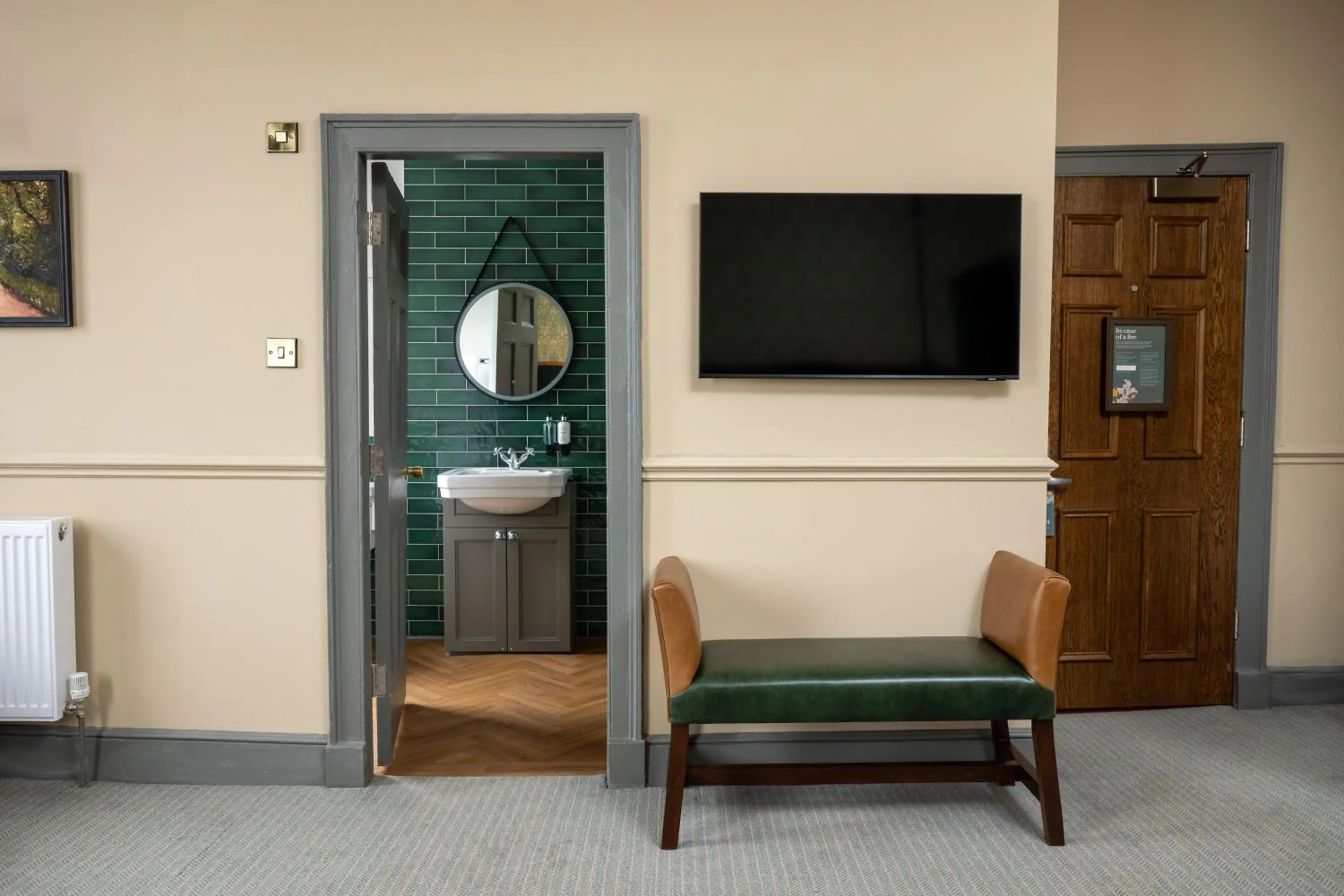 TV and multimedia in Himley House by Chef & Brewer Collection