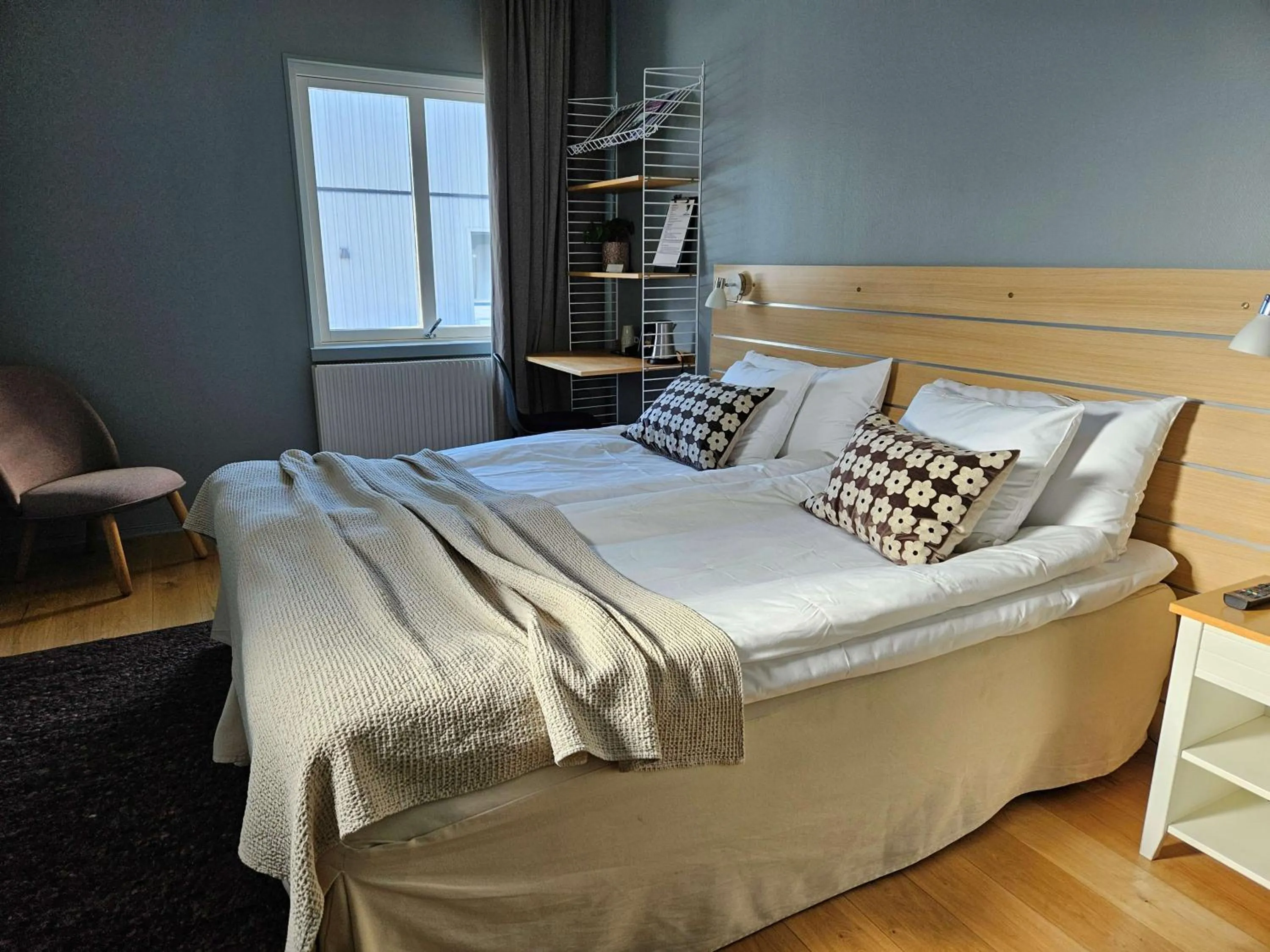 Property building, Bed in Hotell Lassalyckan