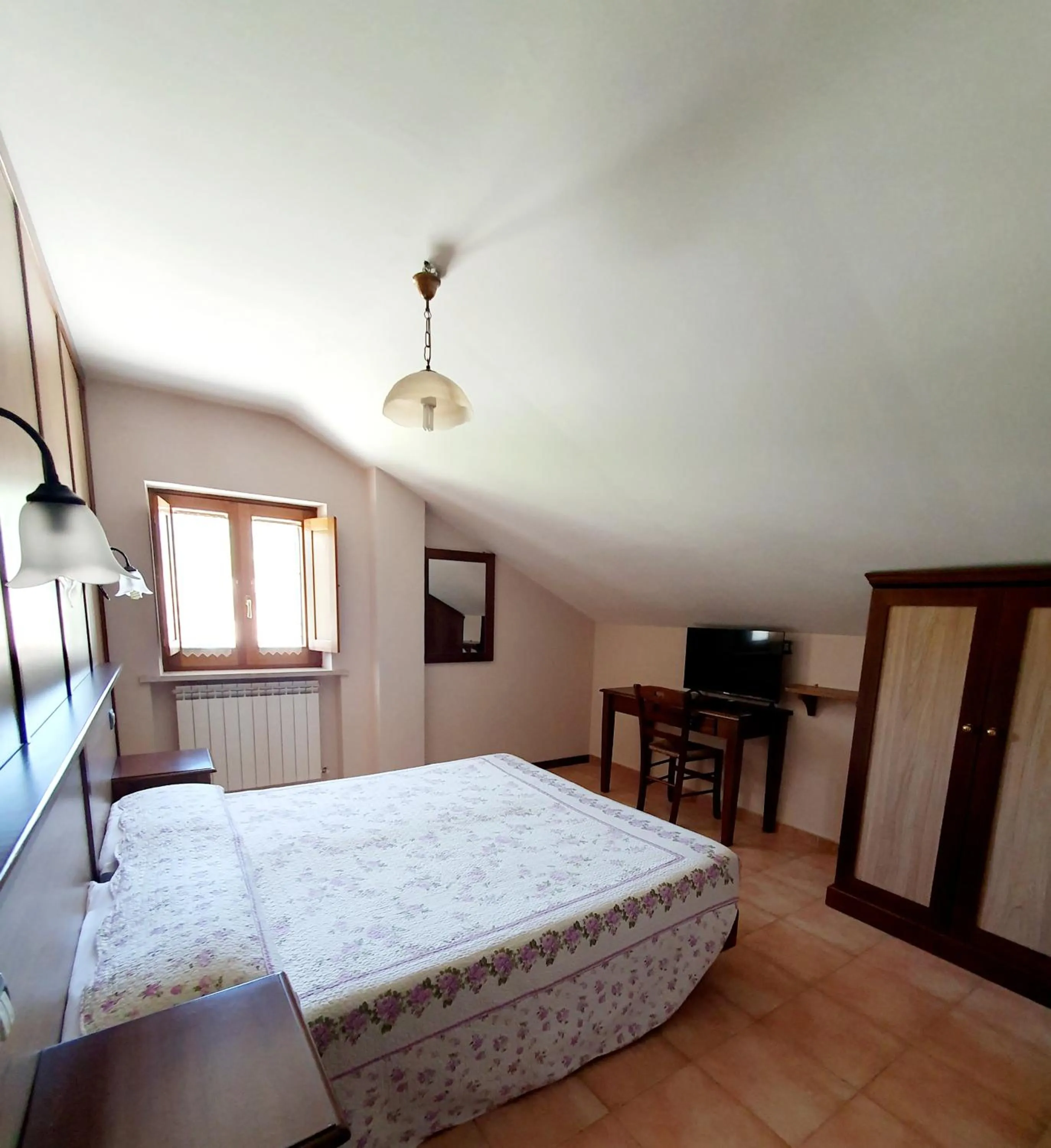 Bed in Albergo del Sangro