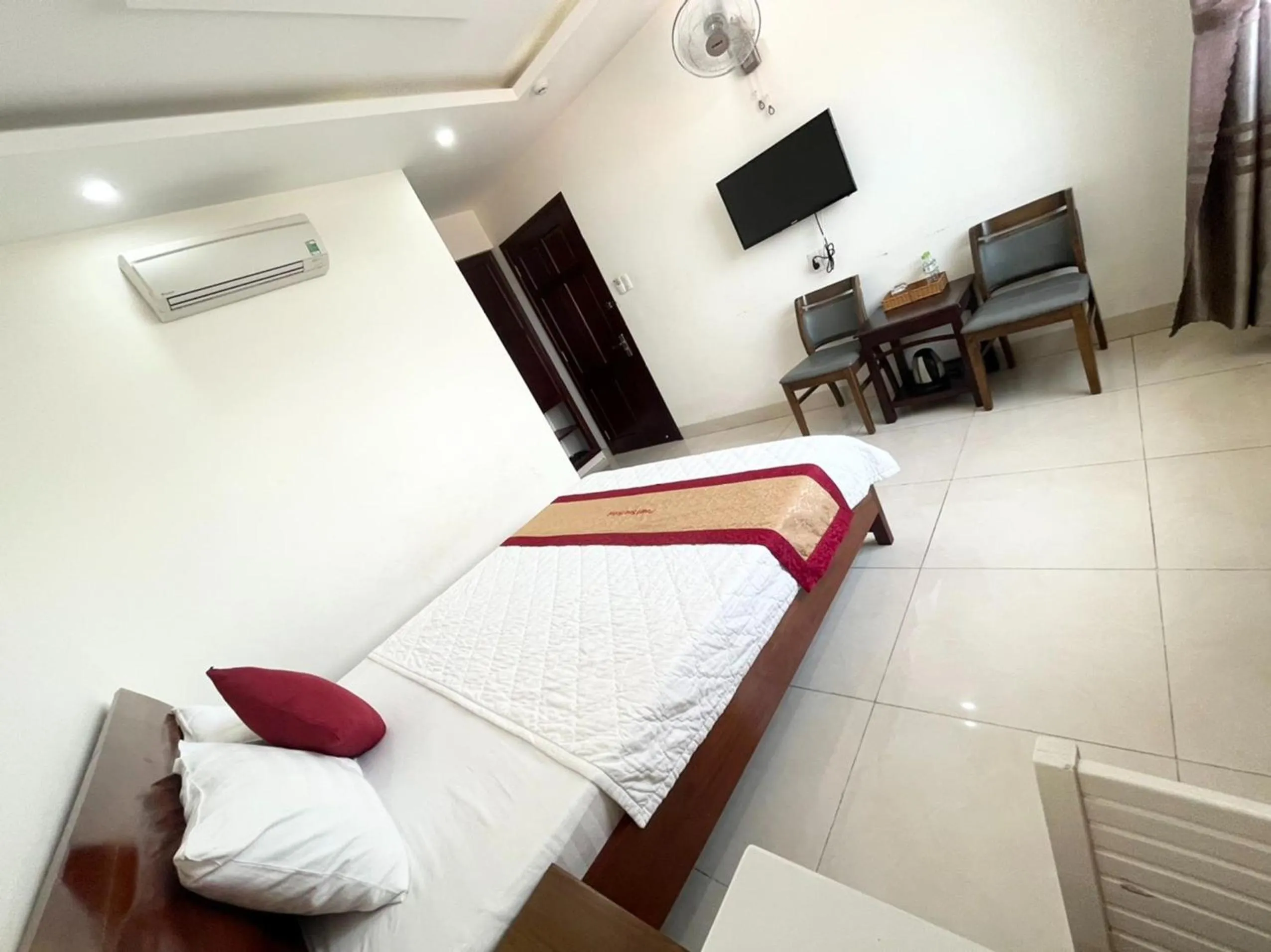 Photo of the whole room, Bed in Biển Ngọc Hotel