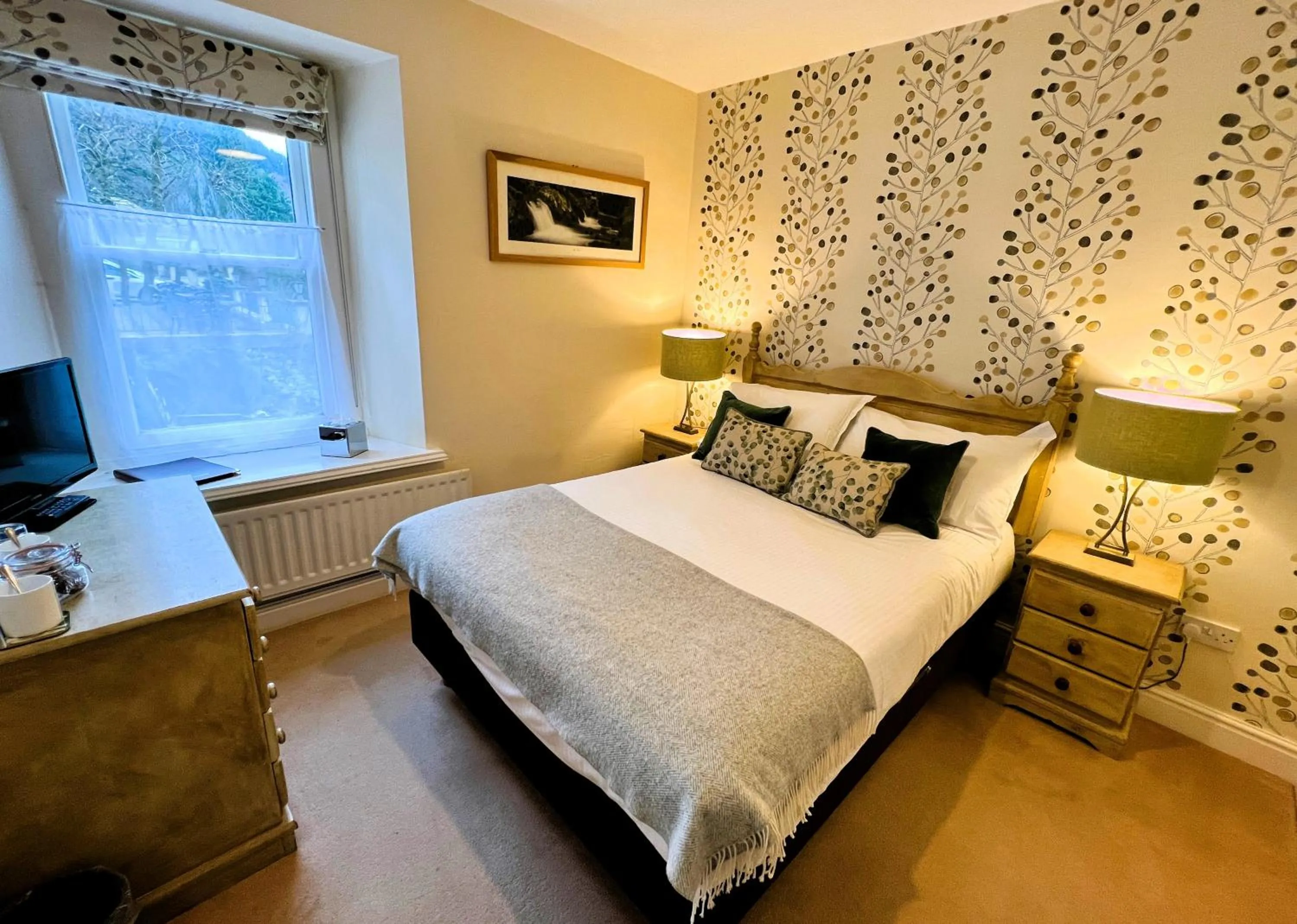 Bedroom, Bed in Ravenstone Lodge Country House Hotel