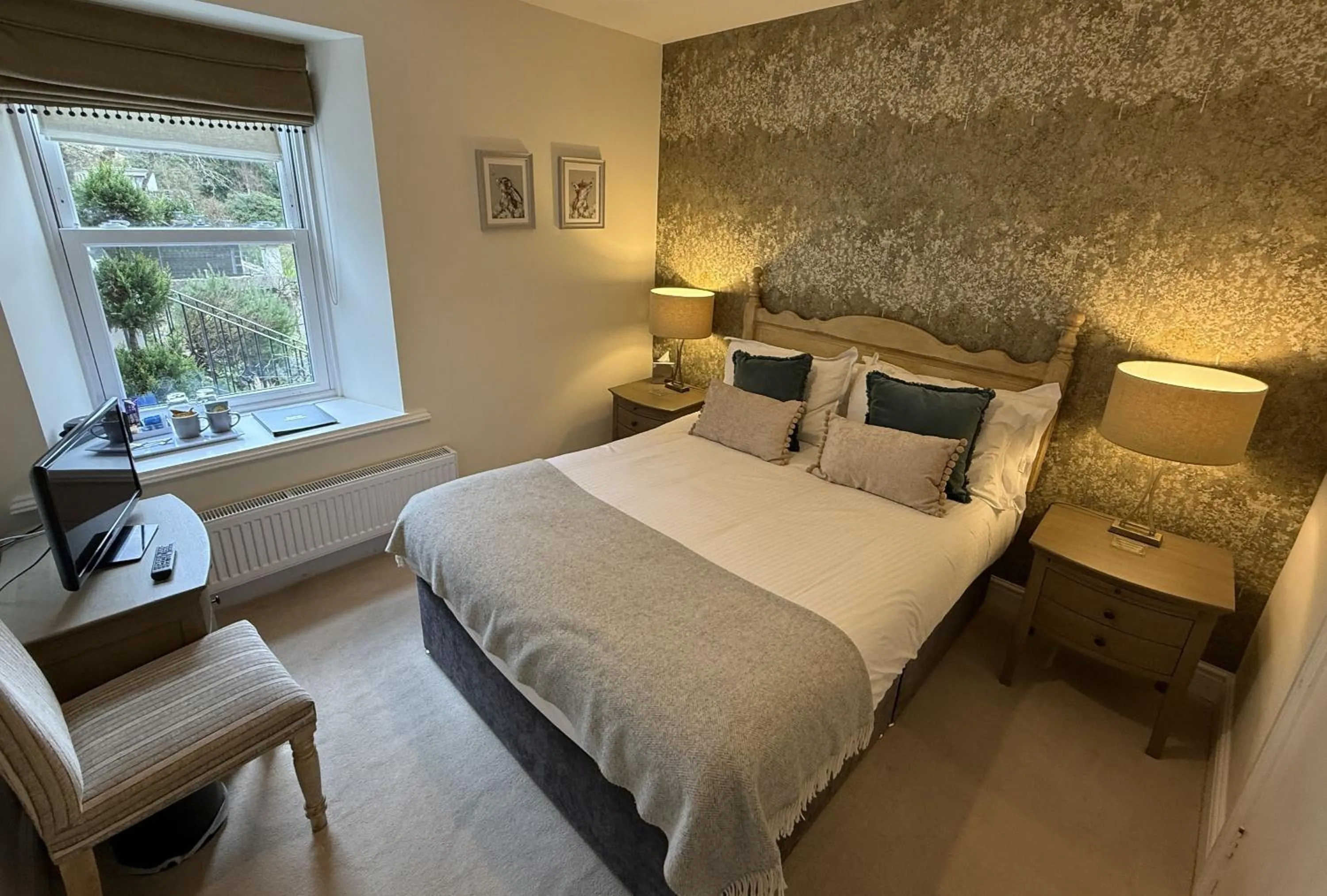 Bedroom, Bed in Ravenstone Lodge Country House Hotel