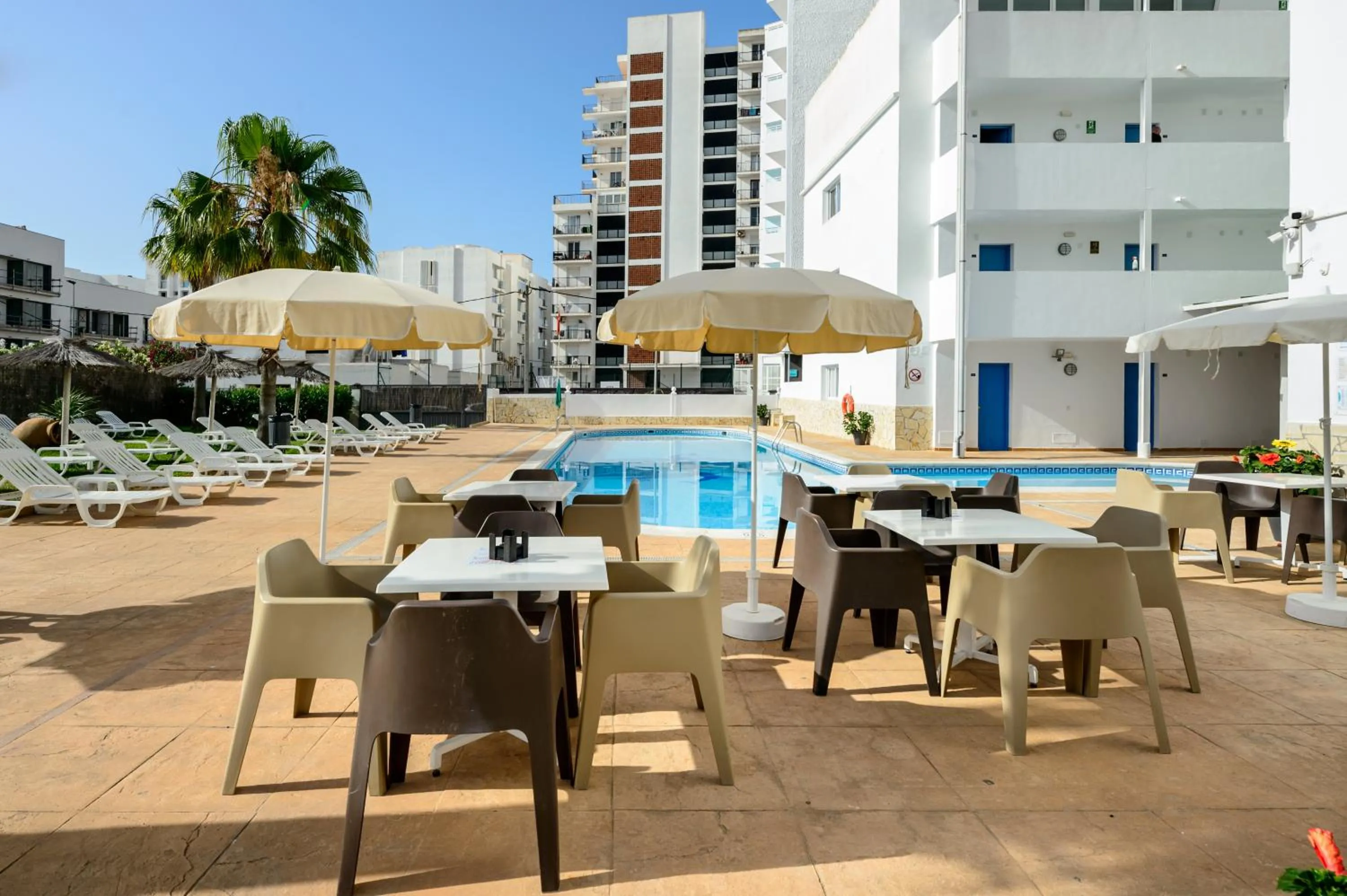 Swimming pool in Hotel Apartamentos Vibra Central City - Adults only