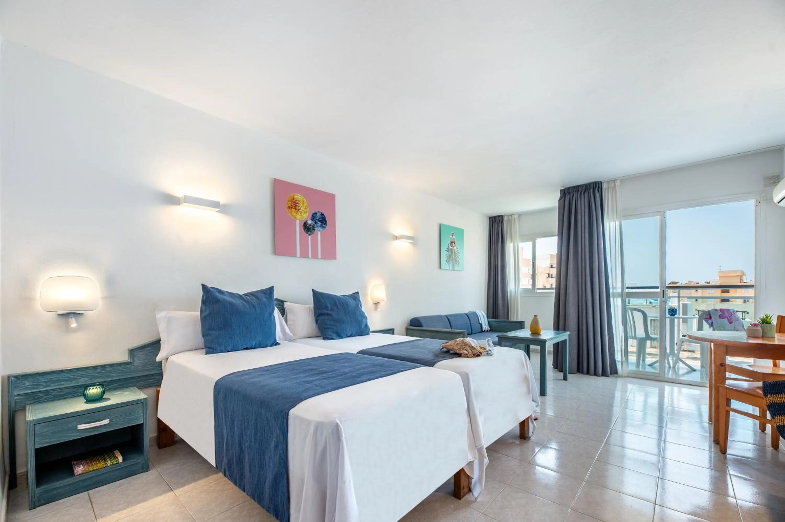 Bedroom, Bed in Hotel Apartamentos Vibra Central City - Adults only