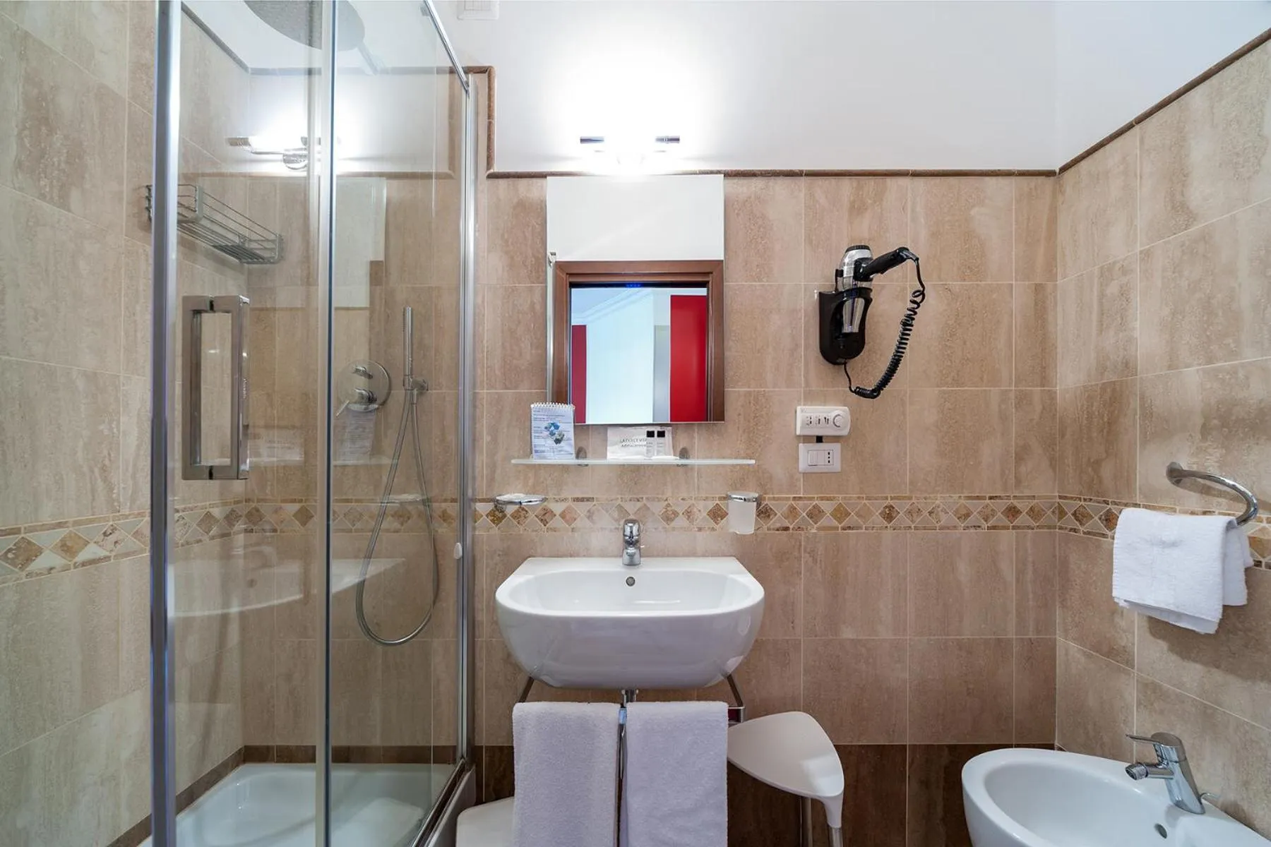 Shower in La Dolce Vita Barberini