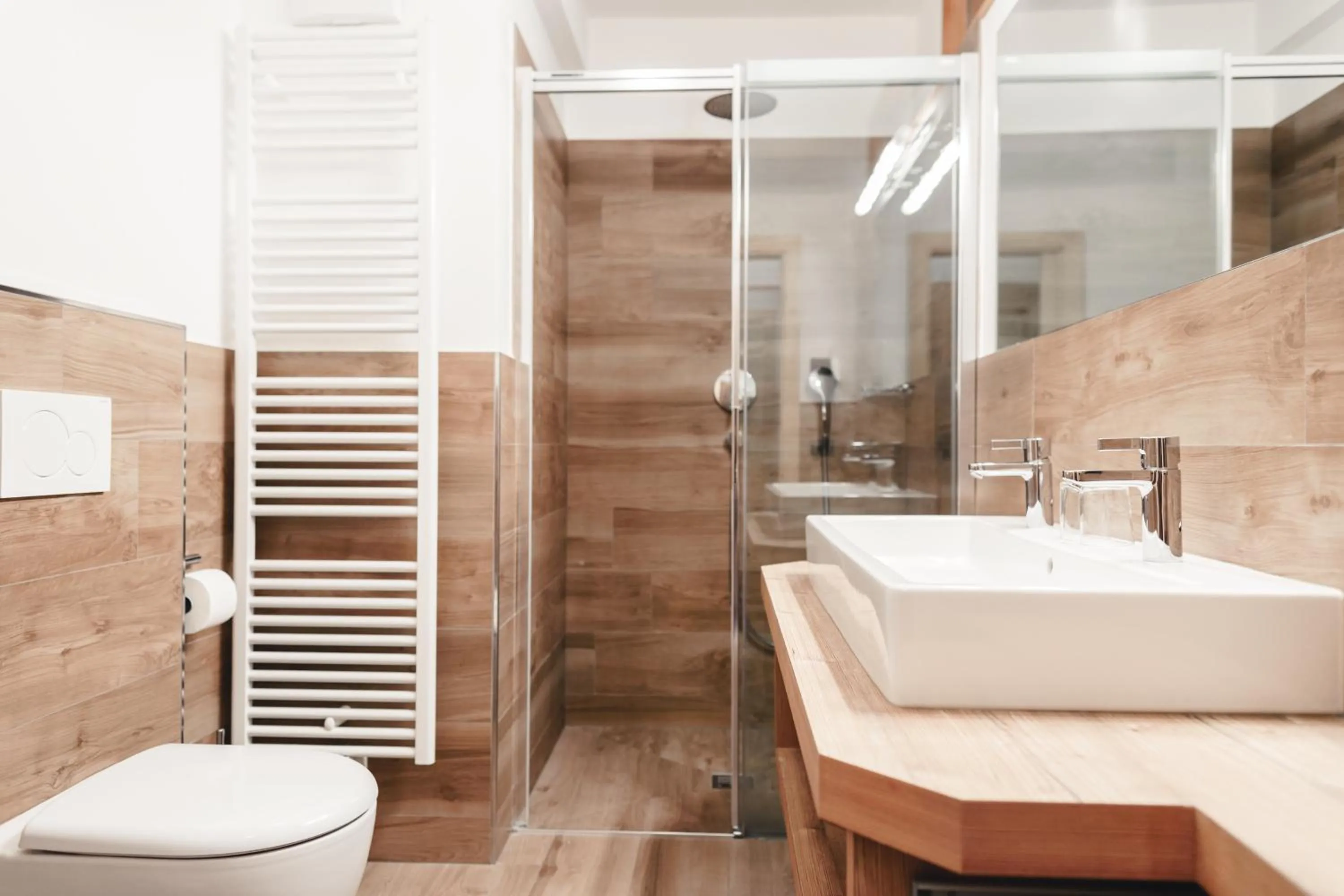 Shower in Kristiania Small Dolomites Hotel