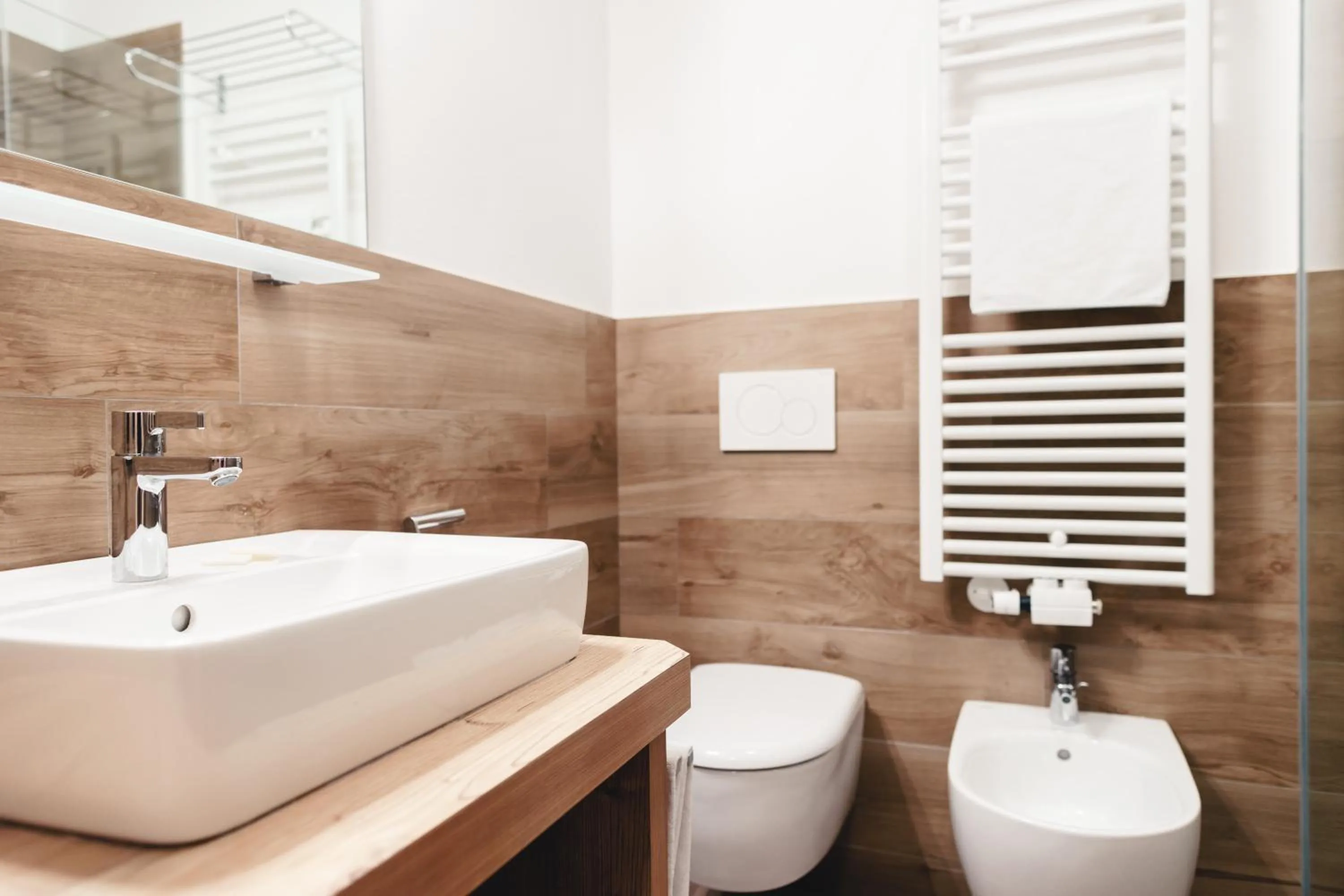 Shower in Kristiania Small Dolomites Hotel