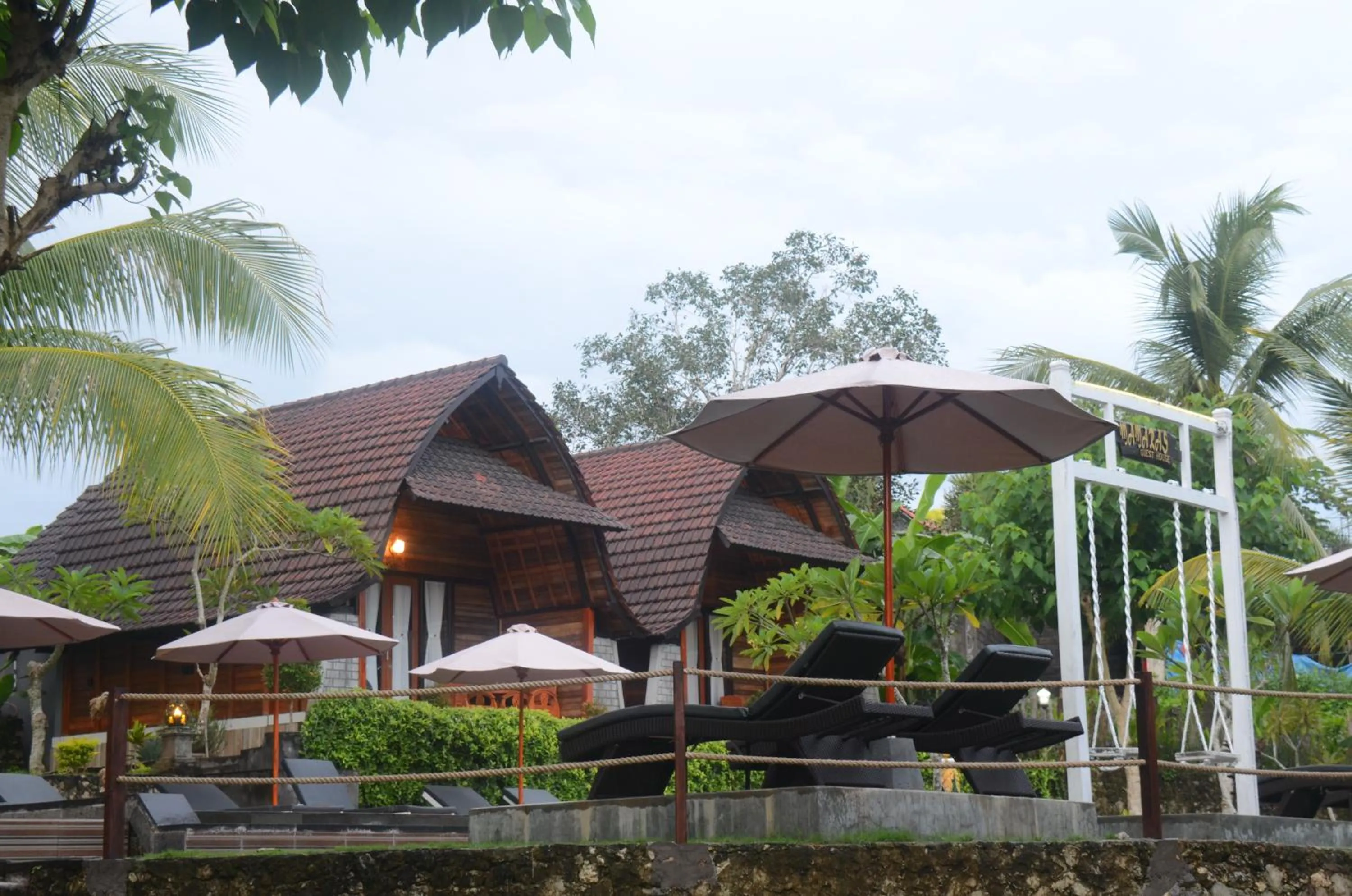 Mamaras Guest House