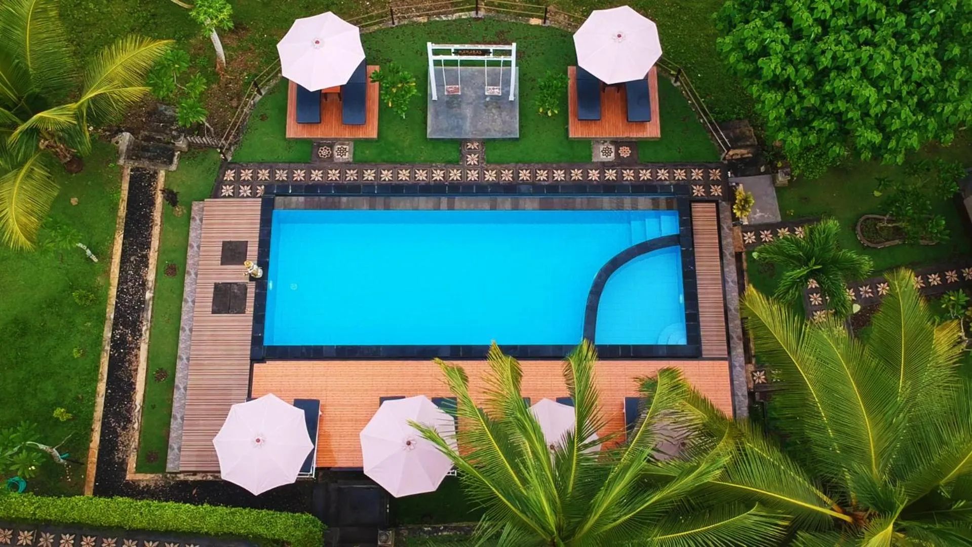 Swimming pool in Mamaras Guest House