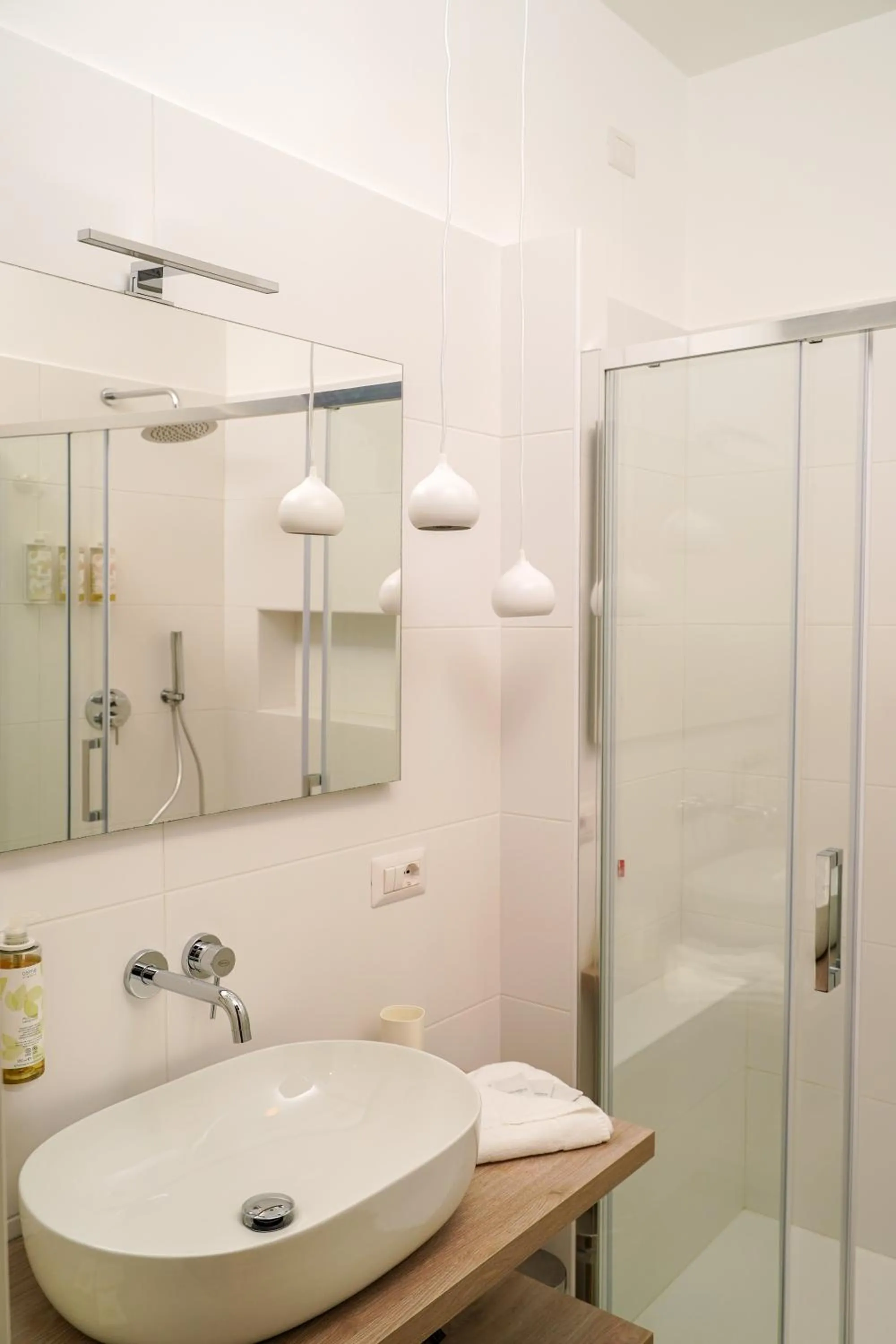 Shower in Smy Civico Zero